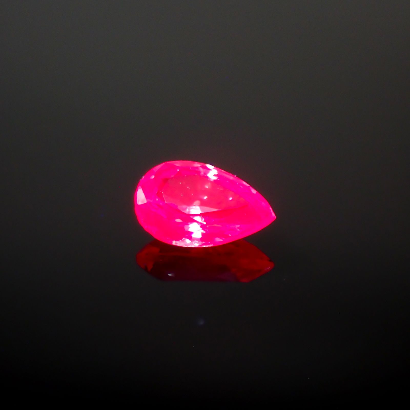 ホットピンクスピネル タンザニア産 0.23ct[231224511]4.8x3mm前後