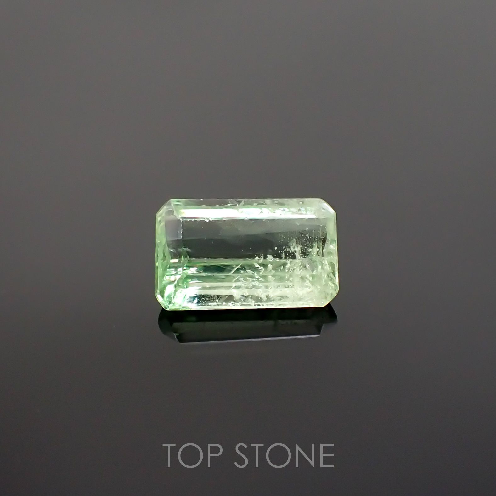 バイカラーツァボライト(宝石名グリーン グロッシュラー・ガーネット) タンザニア産 1.24ct 識別済[210711913]7.6×4.6mm前後