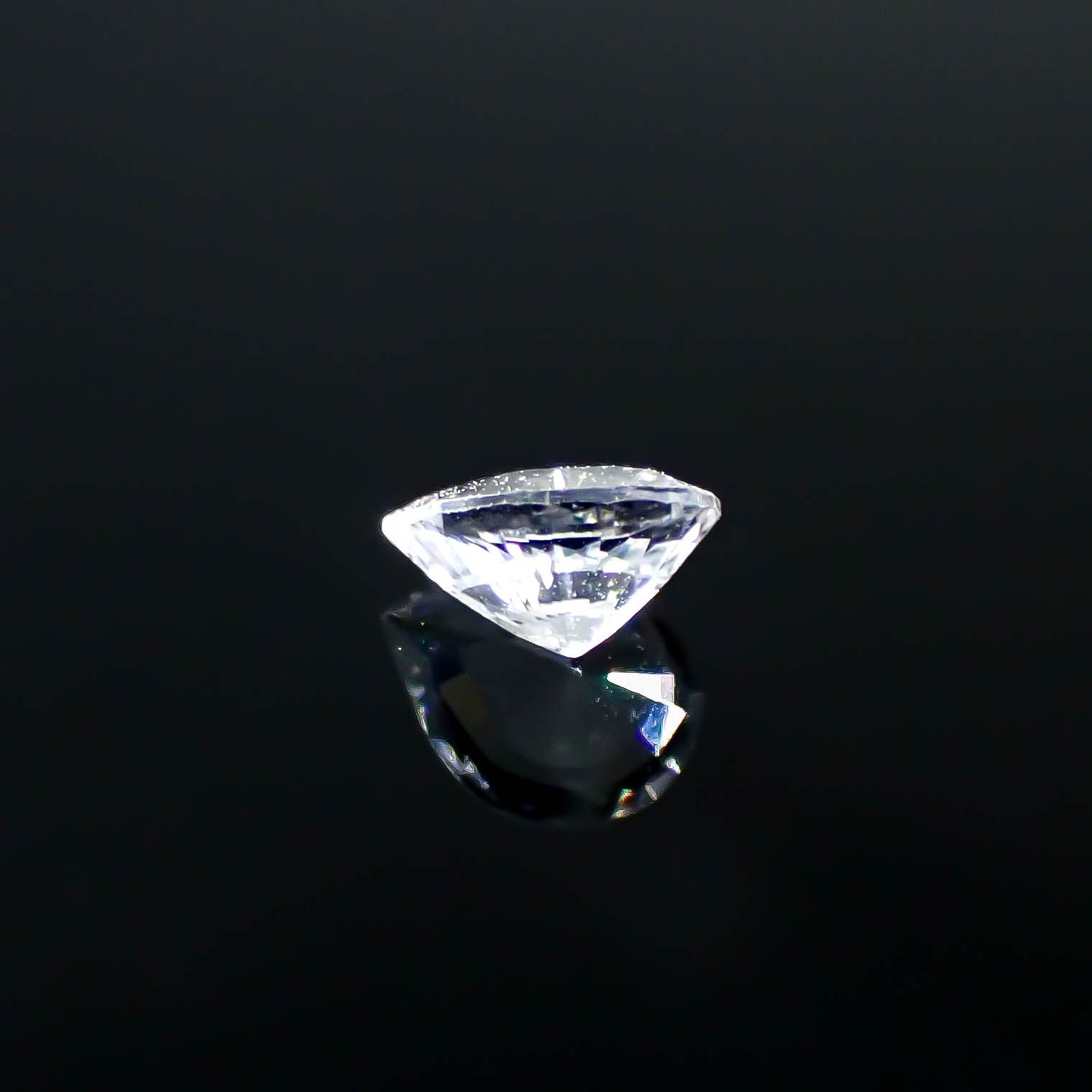 カラーレスサファイア スリランカ産 0.36ct [250830976]5x3.9mm前後