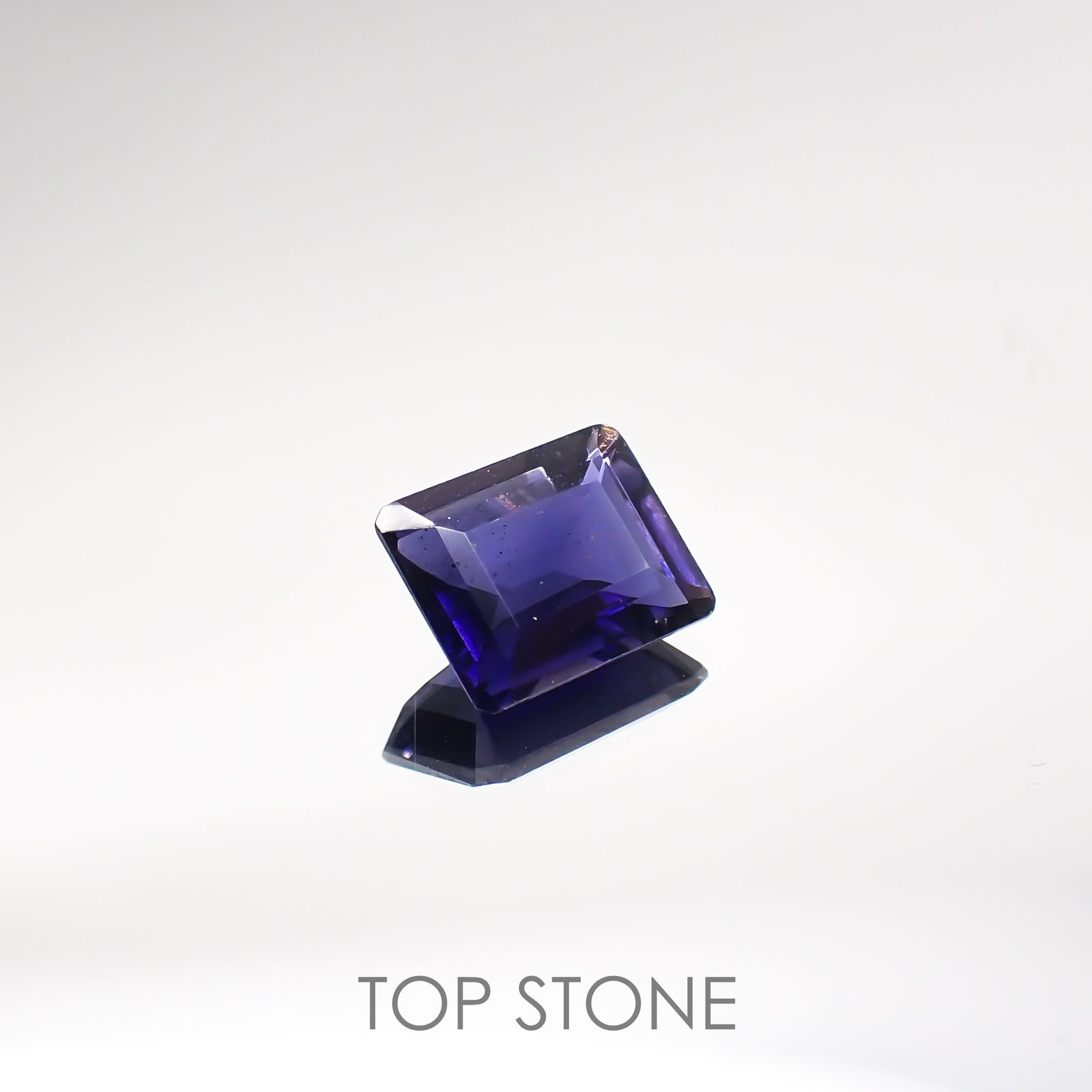 アイオライトサンストーン(宝石名アベンチュリン・アイオライト) インド・ブラジル産 2.665ct ソ付(彩珠)[210711673]10.1×7.9mm前後