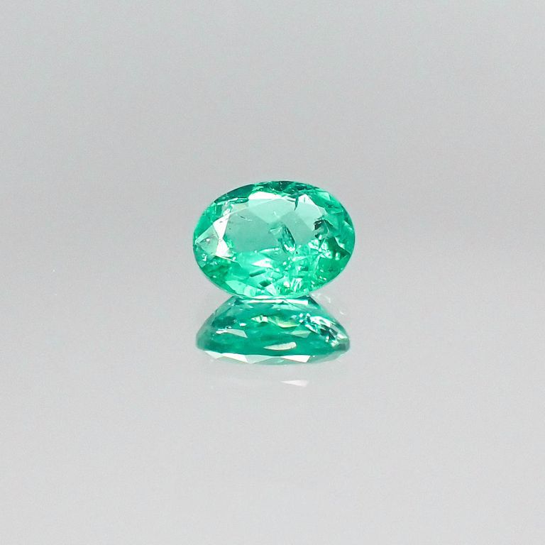 パライバトルマリン(宝石名トルマリン/別名パライバ・トルマリン) ブラジル産 0.413ct ソ付(宝貴協)[20052685]5.3×4.2mm前後