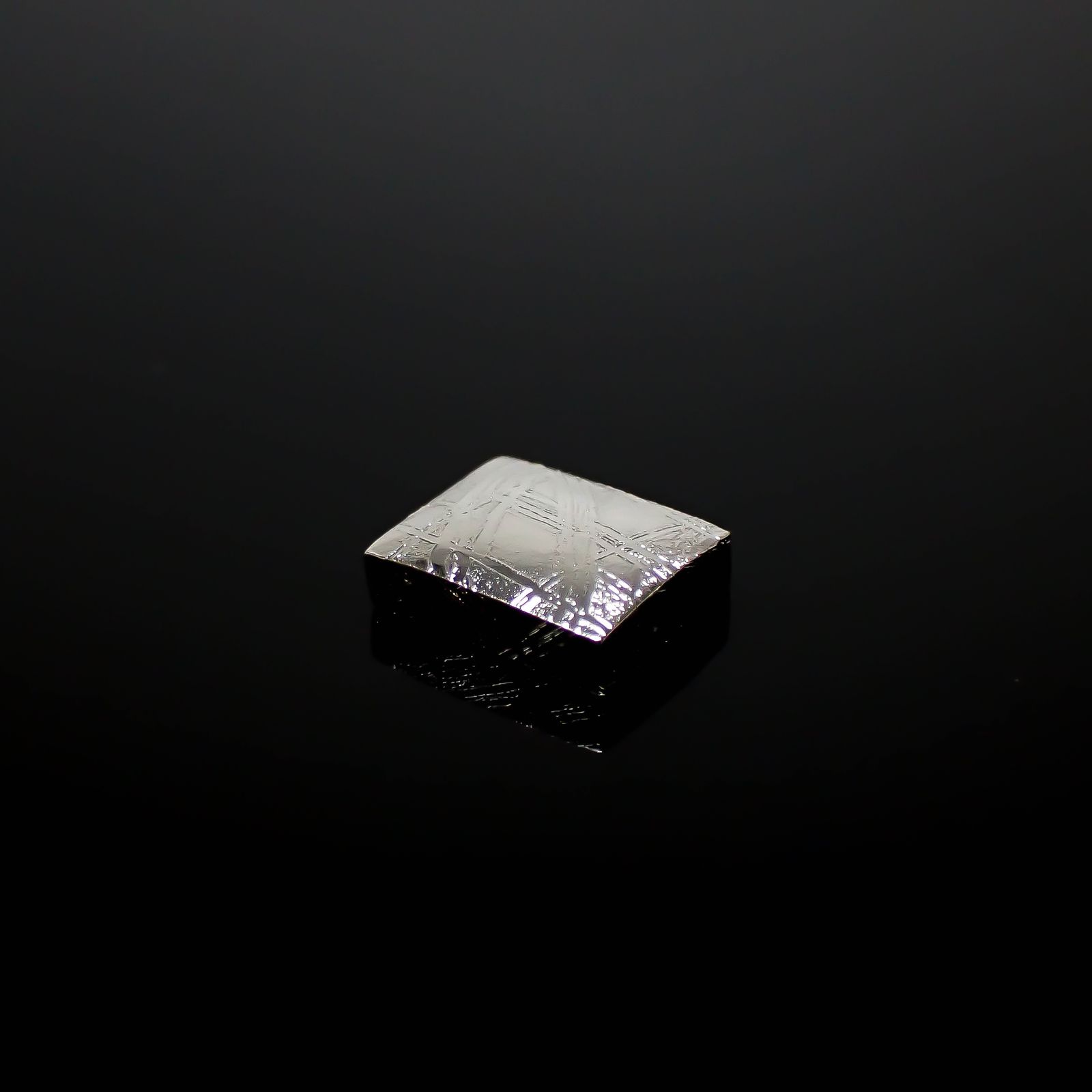 ムオニナルスタ隕石 発見地:スウェーデン 9.22ct[240125782]10.1x8.1mm前後