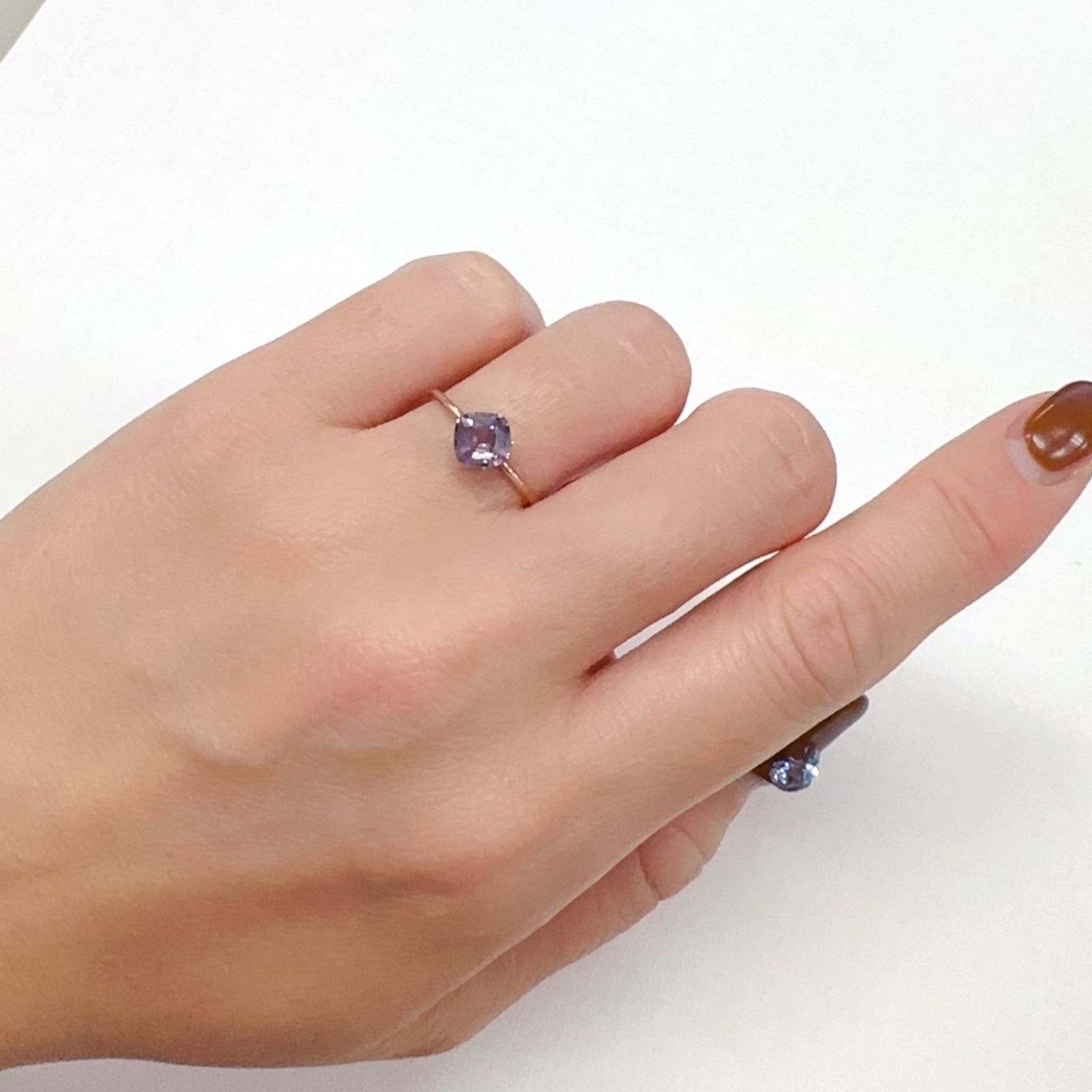 カラーシフト ピンクダイアスポア(宝石名ダイアスポア)アフガニスタン産 0.875ct ソ付(日独)[231124289]6x5.8mm前後