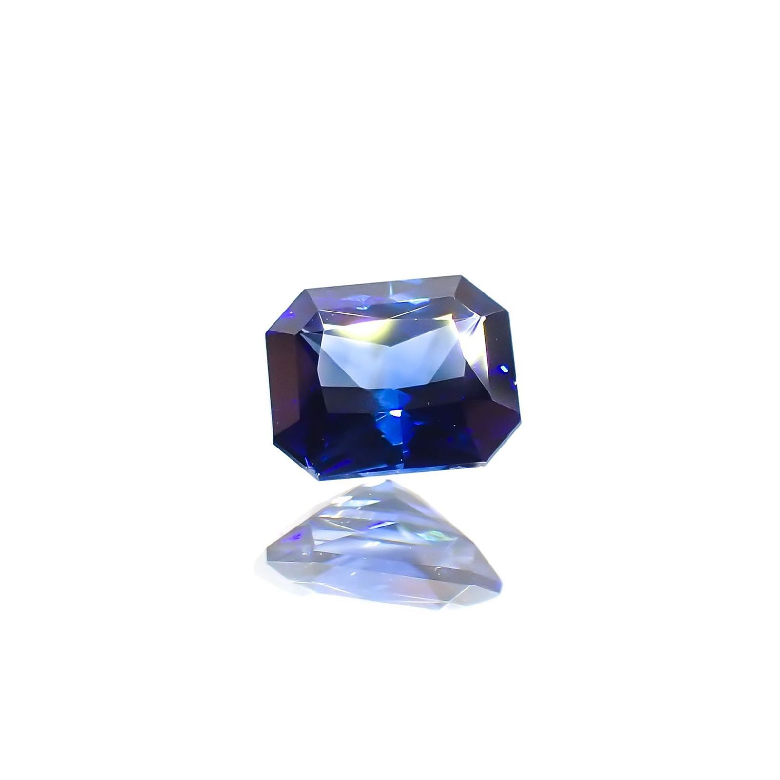 ブルーサファイア 非加熱(宝石名サファイア) マダガスカル産 GIA鑑付 0.52ct / 5x4mm前後 [210310222]