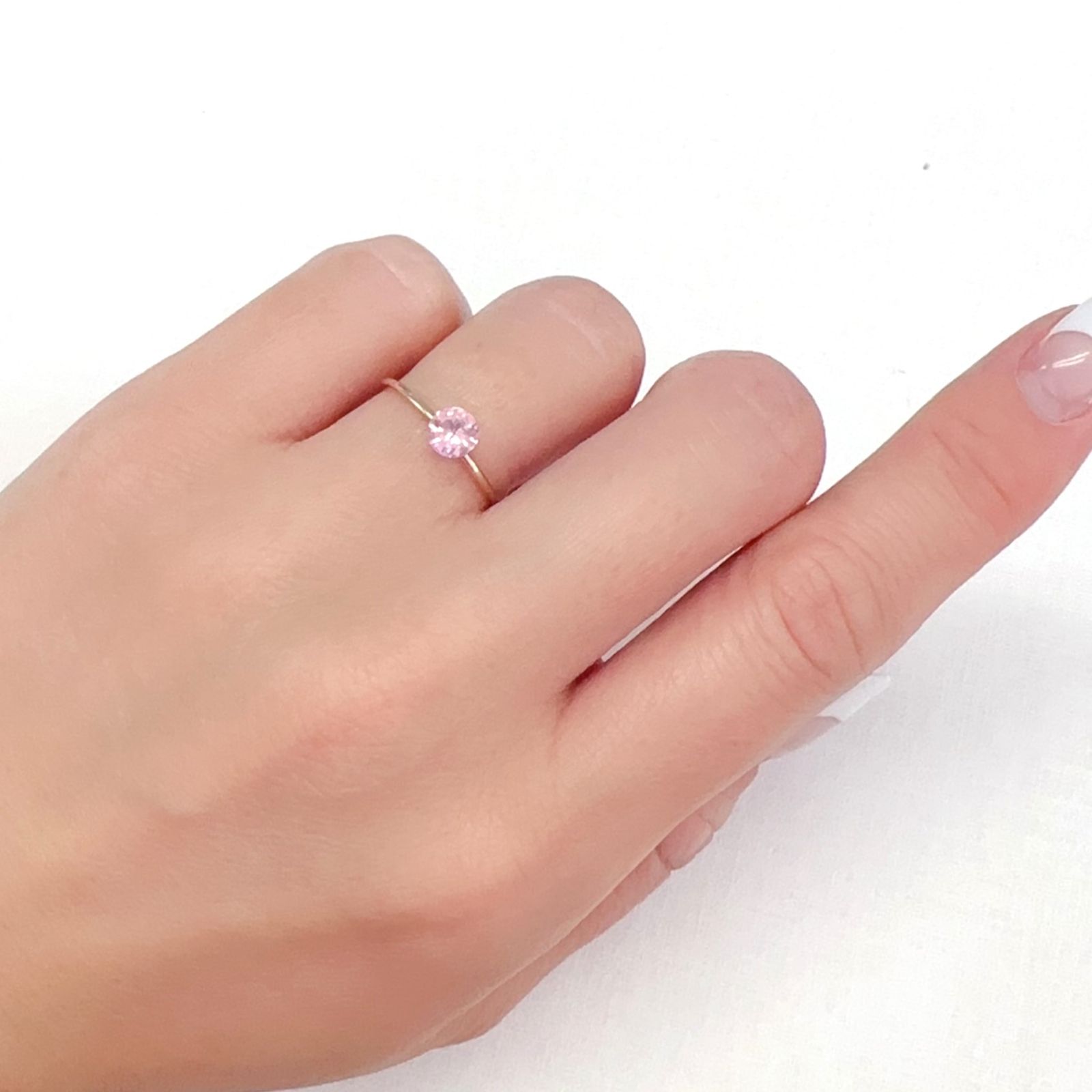 シルキーピンクスピネル タンザニア産 0.41ct[231224957]4.8x4.8mm前後