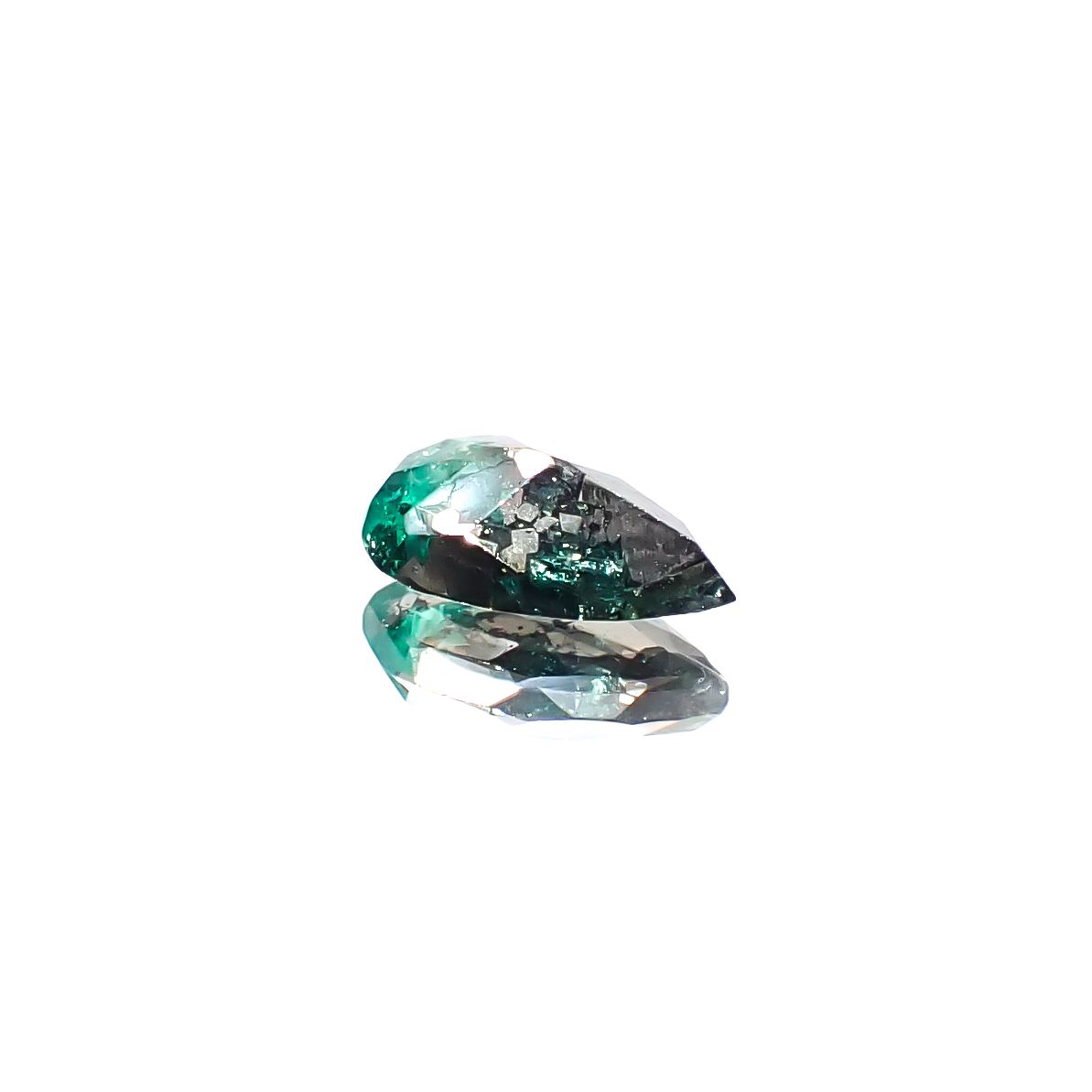 パイライトインエメラルド コロンビア産 0.72ct [241229563]7.4x4.3mm前後