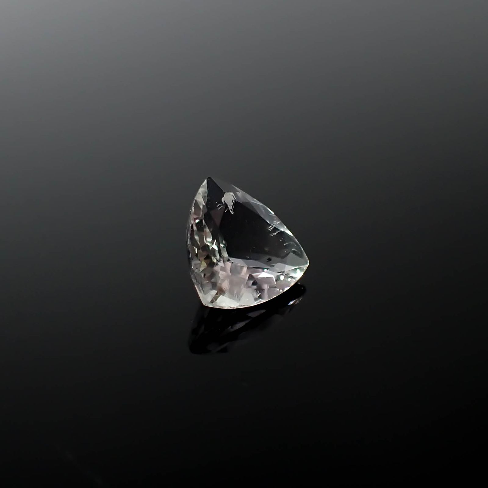 フローライト フルオレッセンス イギリス・ロジャリー鉱山産 1.72ct[240326603]8.1x8.1mm前後