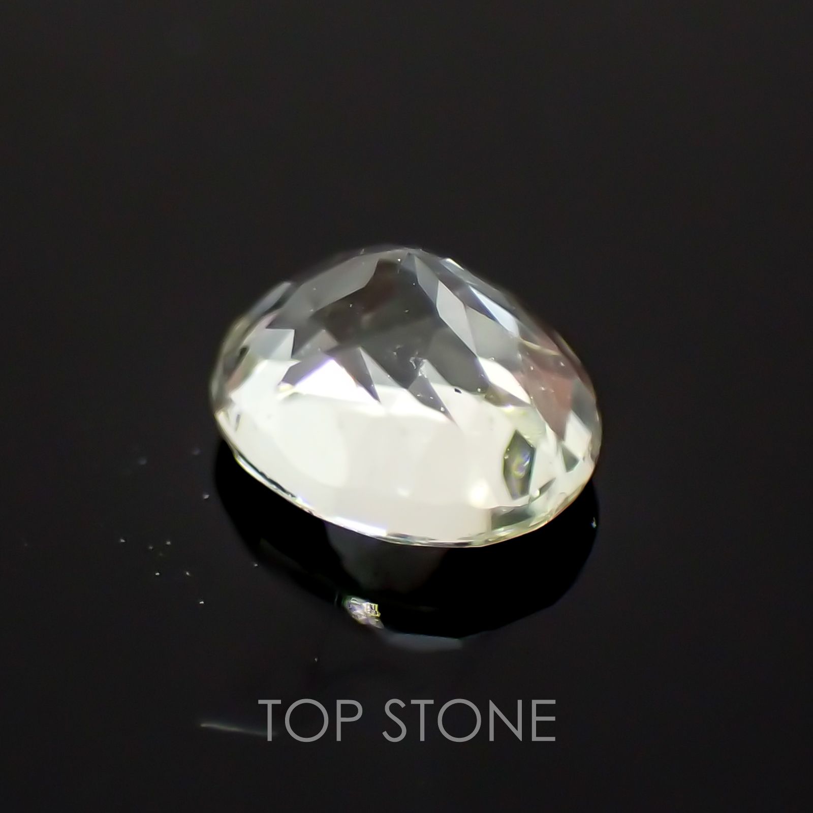 リューコガーネット(宝石名ホワイト グロッシュラー・ガーネット) ビルマ産 0.27ct 識別済[19111481]4×3mm前後