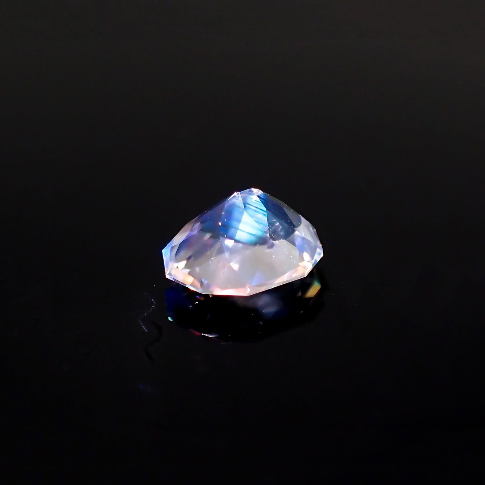 ◇カスタムカット◇レインボームーンストーン マダガスカル産 1.02ct / 7.8x5.9mm前後 [260523434]