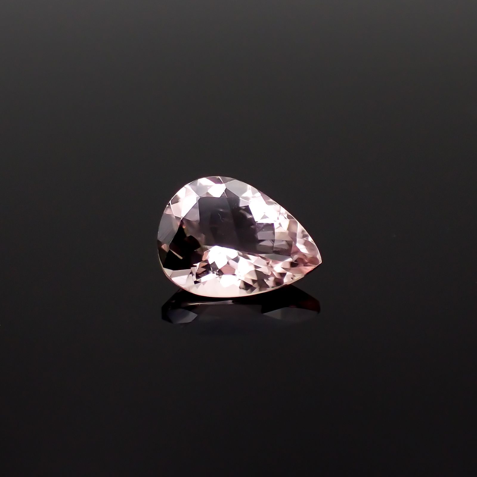 モルガナイト ブラジル産 0.85ct[230421790]8x6mm前後