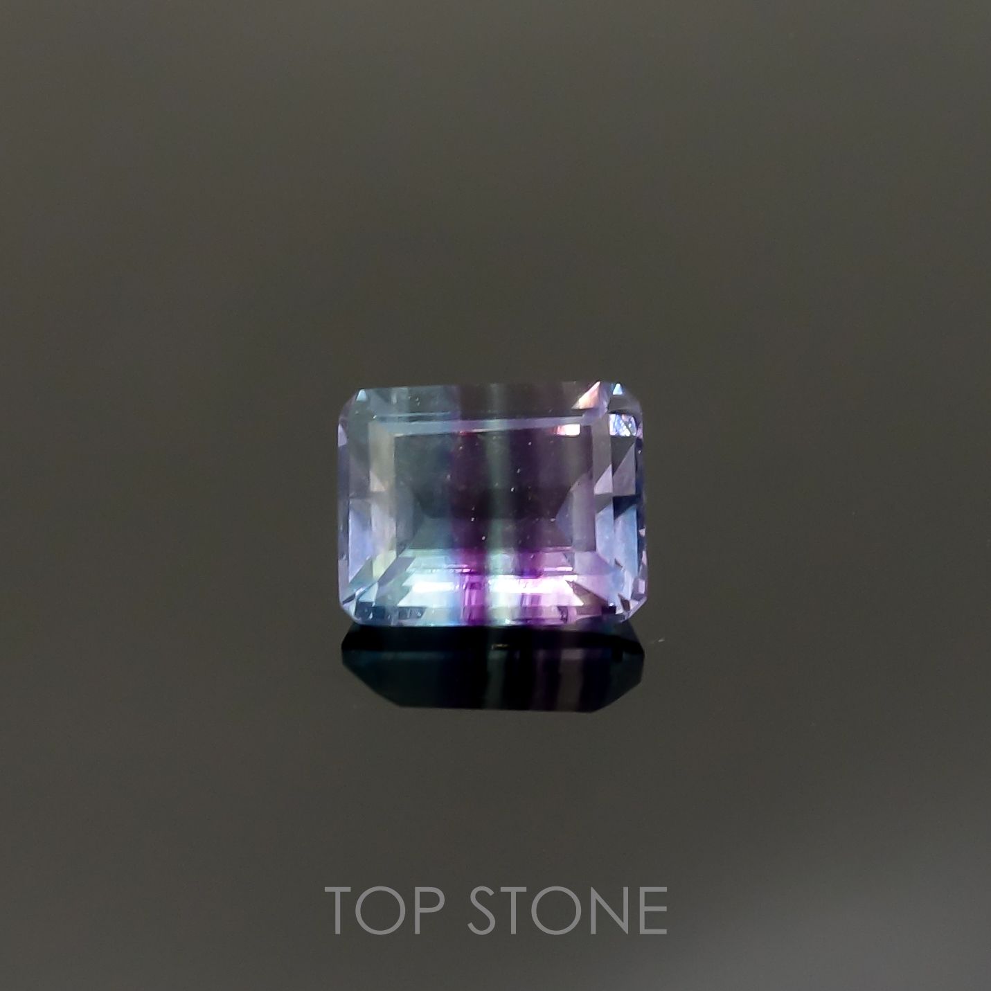 パーティカラーフローライト(宝石名フルオライト)ブラジル産 4.45ct 識別済[220115095]10.2x8.1mm前後