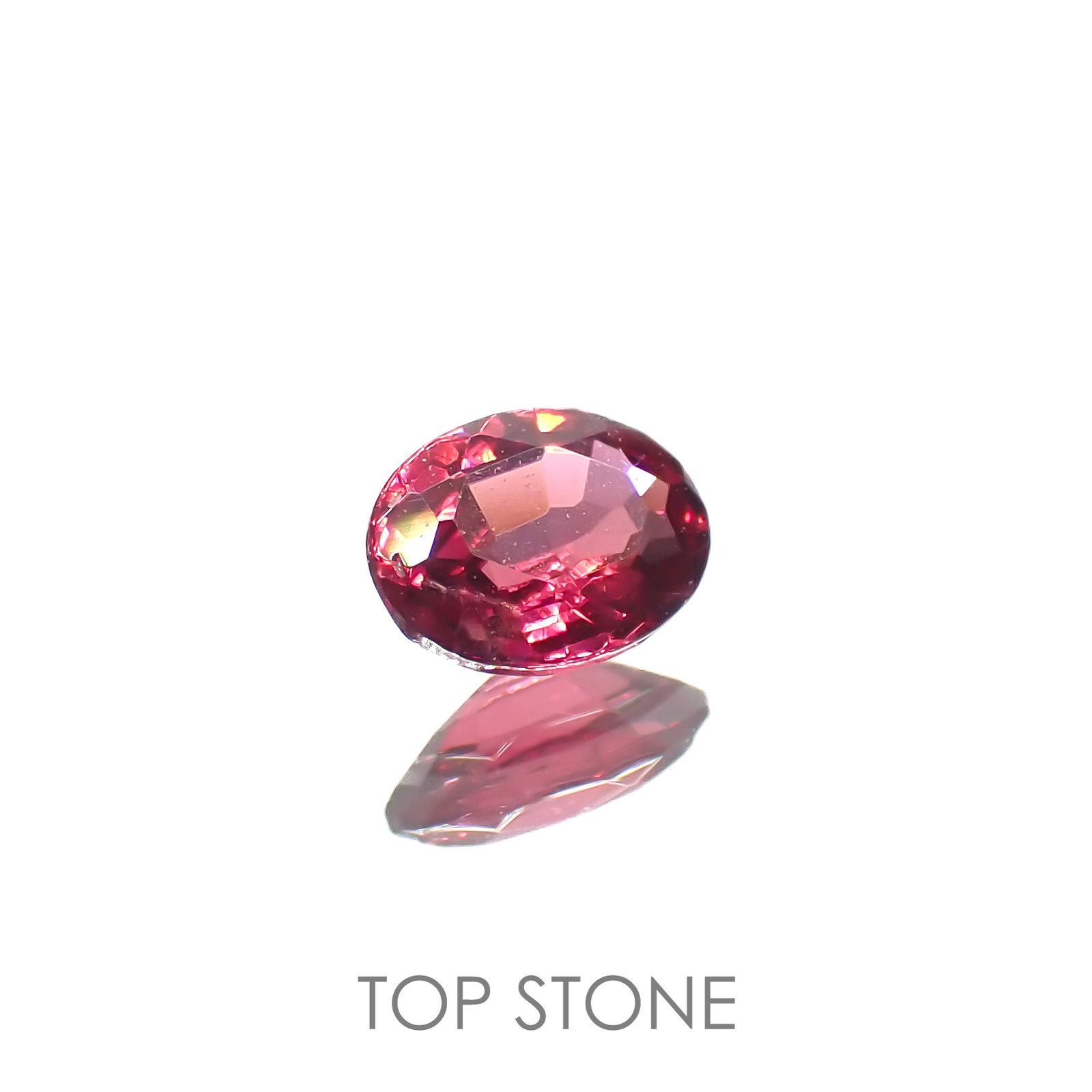 レッドスピネル(宝石名スピネル)タンザニア産 0.18ct 識別済[220716900]4.1x3.1mm前後