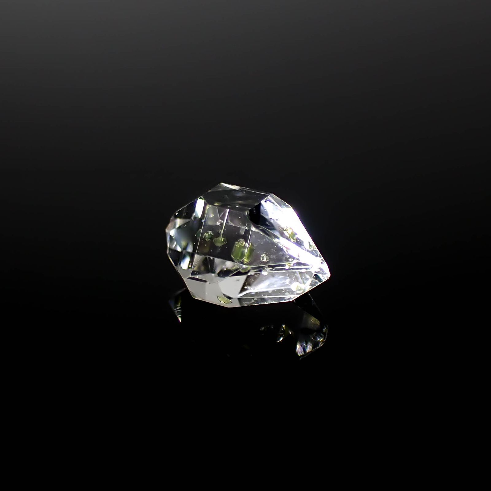 オイルインクォーツ原石 パキスタン産 1.81ct[240828668]9.4x6.5mm前後