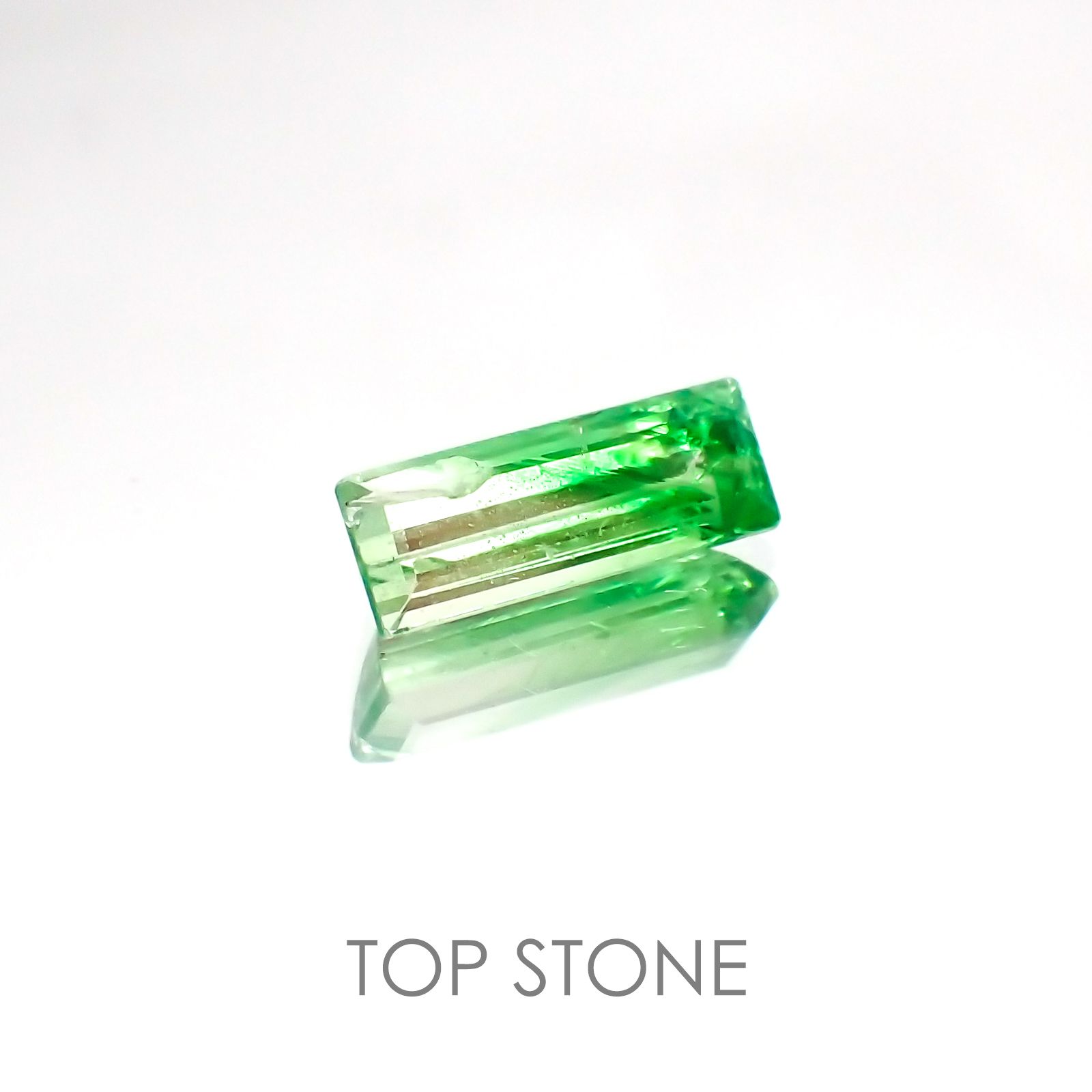 バイカラーツァボライト(宝石名グリーン グロッシュラー・ガーネット) タンザニア産 1.11ct 識別済[21018499]9.8×3.5mm前後