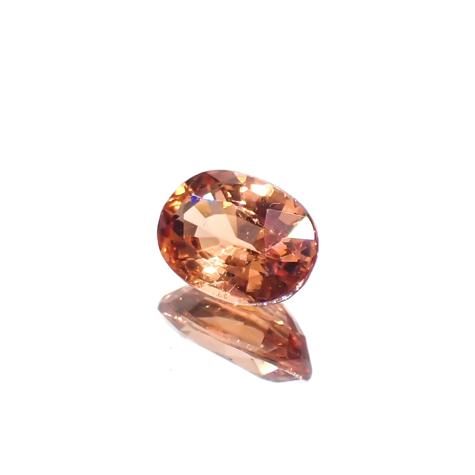 カラーチェンジマラヤガーネット(宝石名ガーネット)タンザニア産 1.04ct 識別済[230421637]7x4.8mm前後