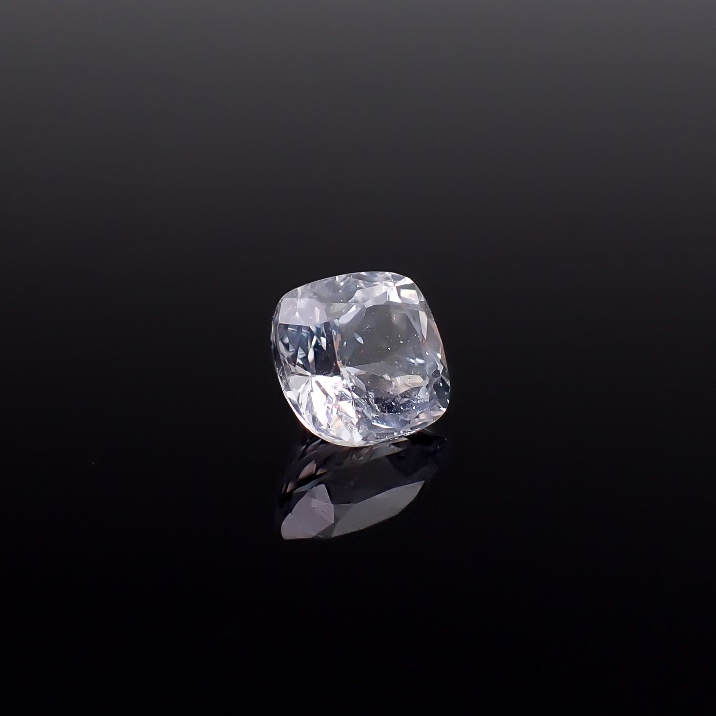 シルバーアパタイト フルオレッセンス アフリカ産 識別済 1.41ct / 6.8x6.4mm前後 [260632515]