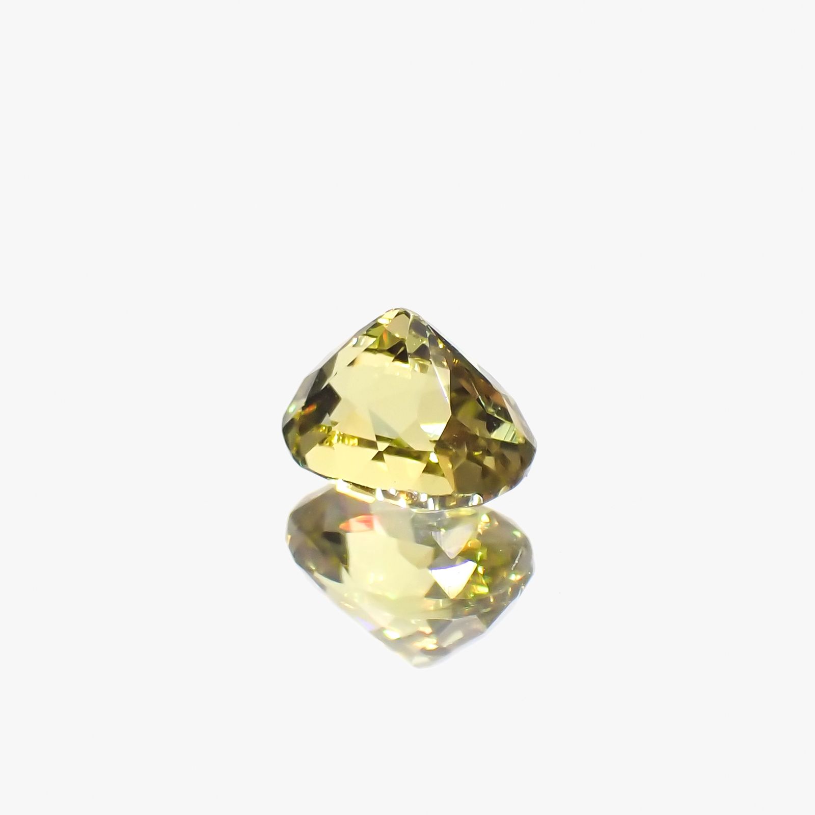 マリガーネット(宝石名グロッシュラー アンドラダイト・ガーネット)マリ共和国産 0.69ct 識別済[231124327]5.7x4.3mm前後