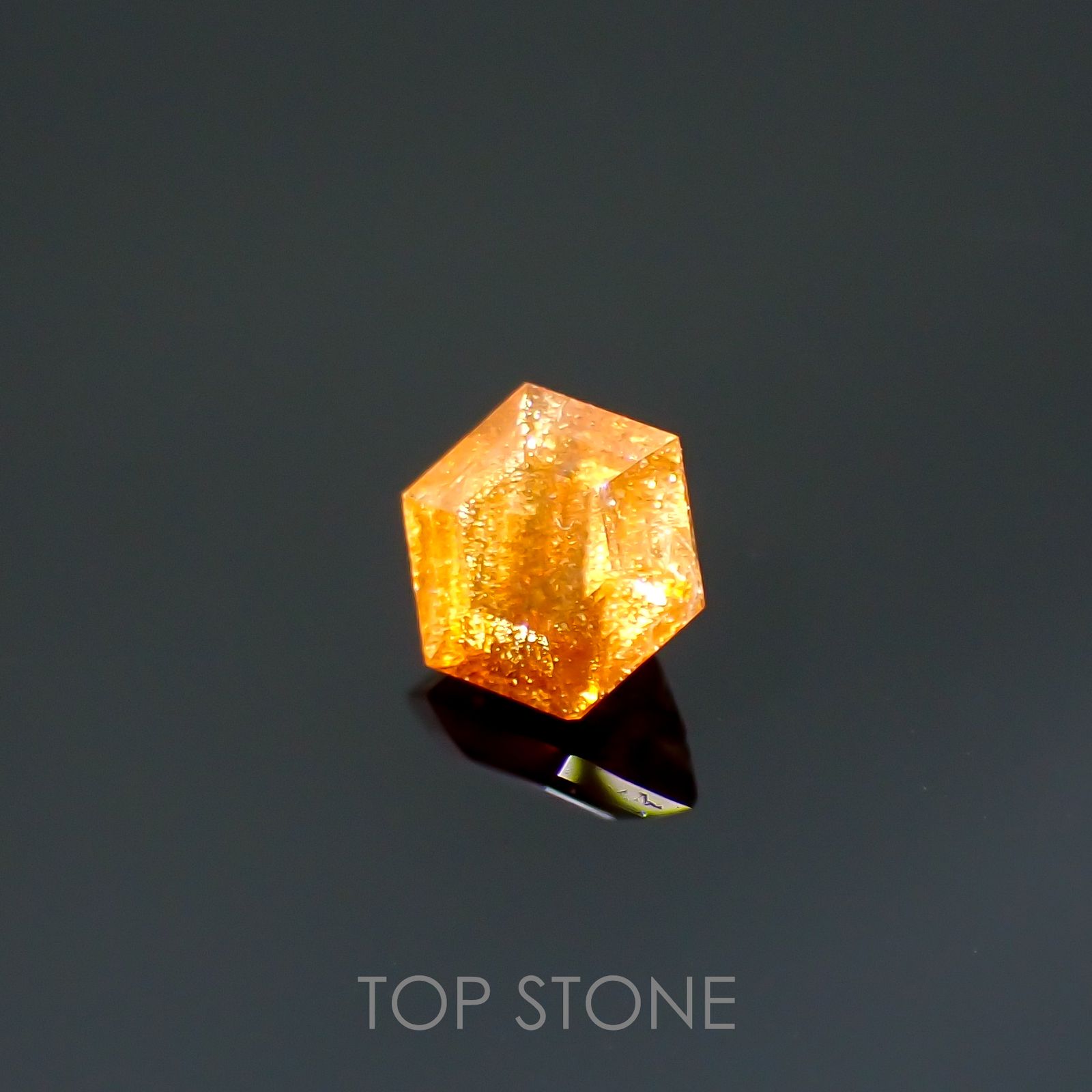 ◇ヘキサゴンカット◇イリュージョンサンストーン インド産 0.54ct[220115489]4.9x4.9mm前後