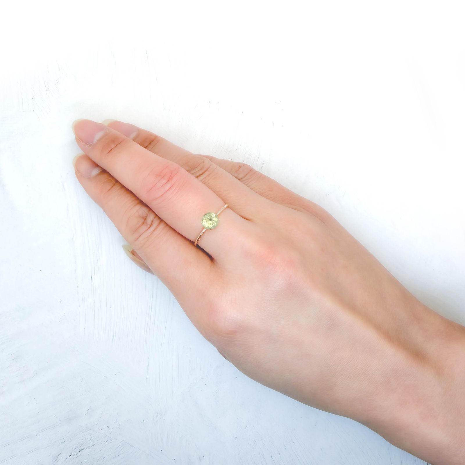 ブラジリアナイト(宝石名ブラジリアナイト)ブラジル産 識別済 0.70ct / 5.5x5.4mm前後 [260131493]