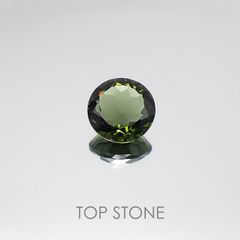 <ランダムセレクト1個販売> モルダバイト(宝石名モルダバイト) ラウンドカット 発見地：旧チェコスロバキア 3.50ct前後 識別済[20073983]11×11mm前後