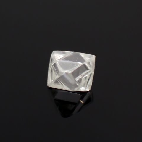 ソーヤブルダイヤモンド 原石(トライゴンあり・薄/Trigon) ロシア産 0.092ct[230923463]2.8x2.8mm前後