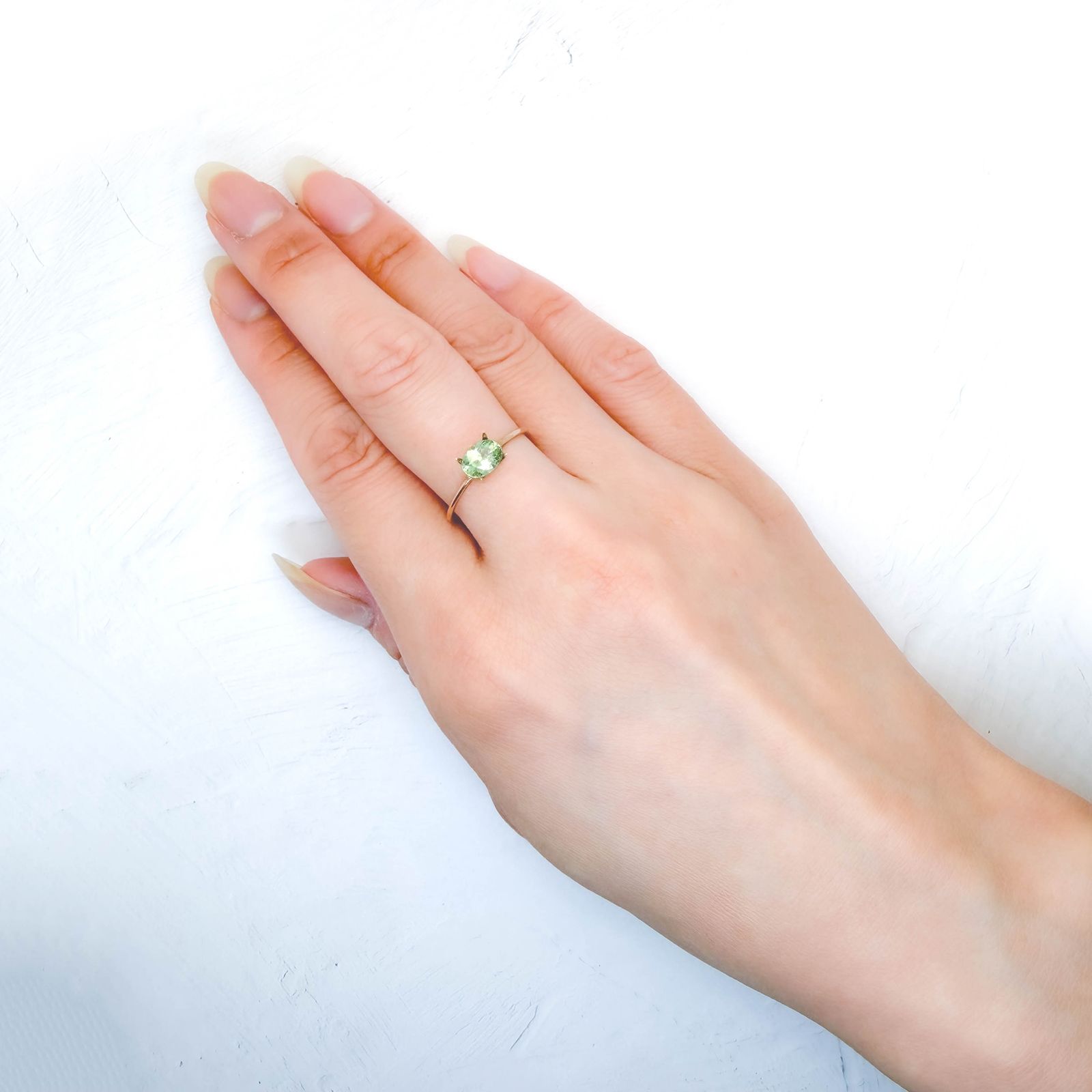 ミントガーネット タンザニア産 0.65ct / 6.4x4.7mm前後 [260932676]