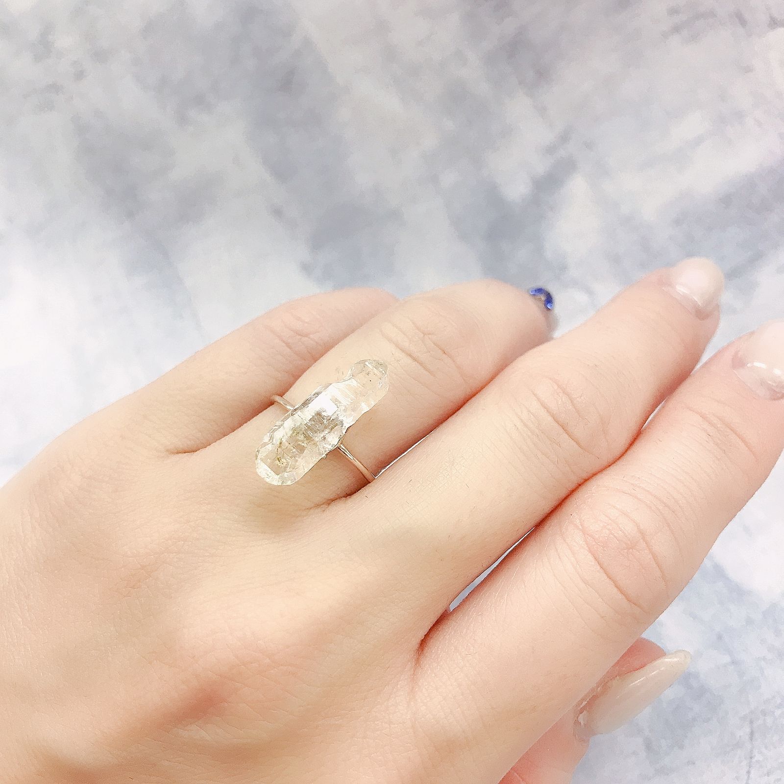 オイルインクォーツ 原石パキスタン産 4.63ct[220515873]19.9x6.2mm前後