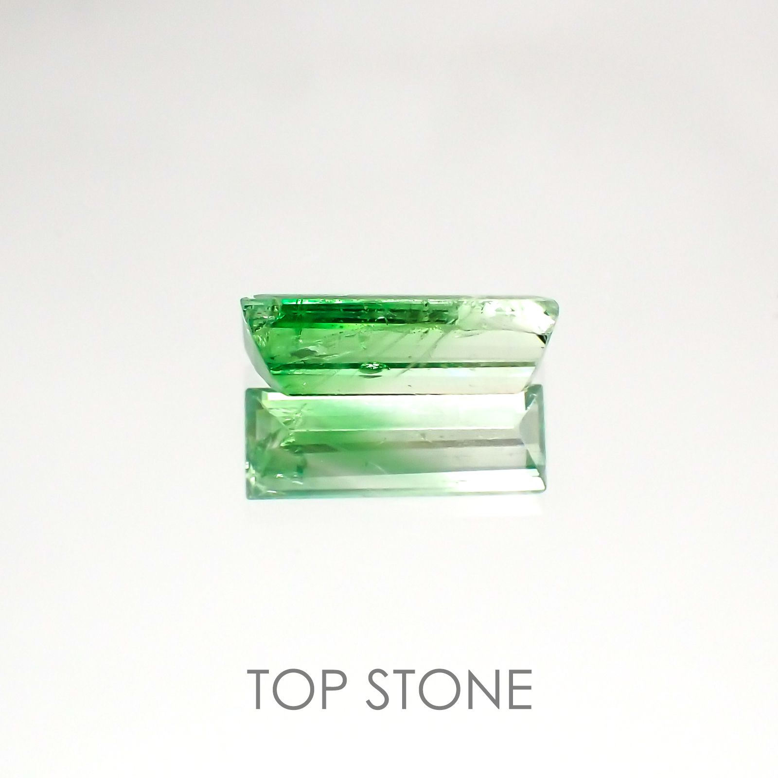 バイカラーツァボライト(宝石名グリーン グロッシュラー・ガーネット) タンザニア産 1.11ct 識別済[21018499]9.8×3.5mm前後