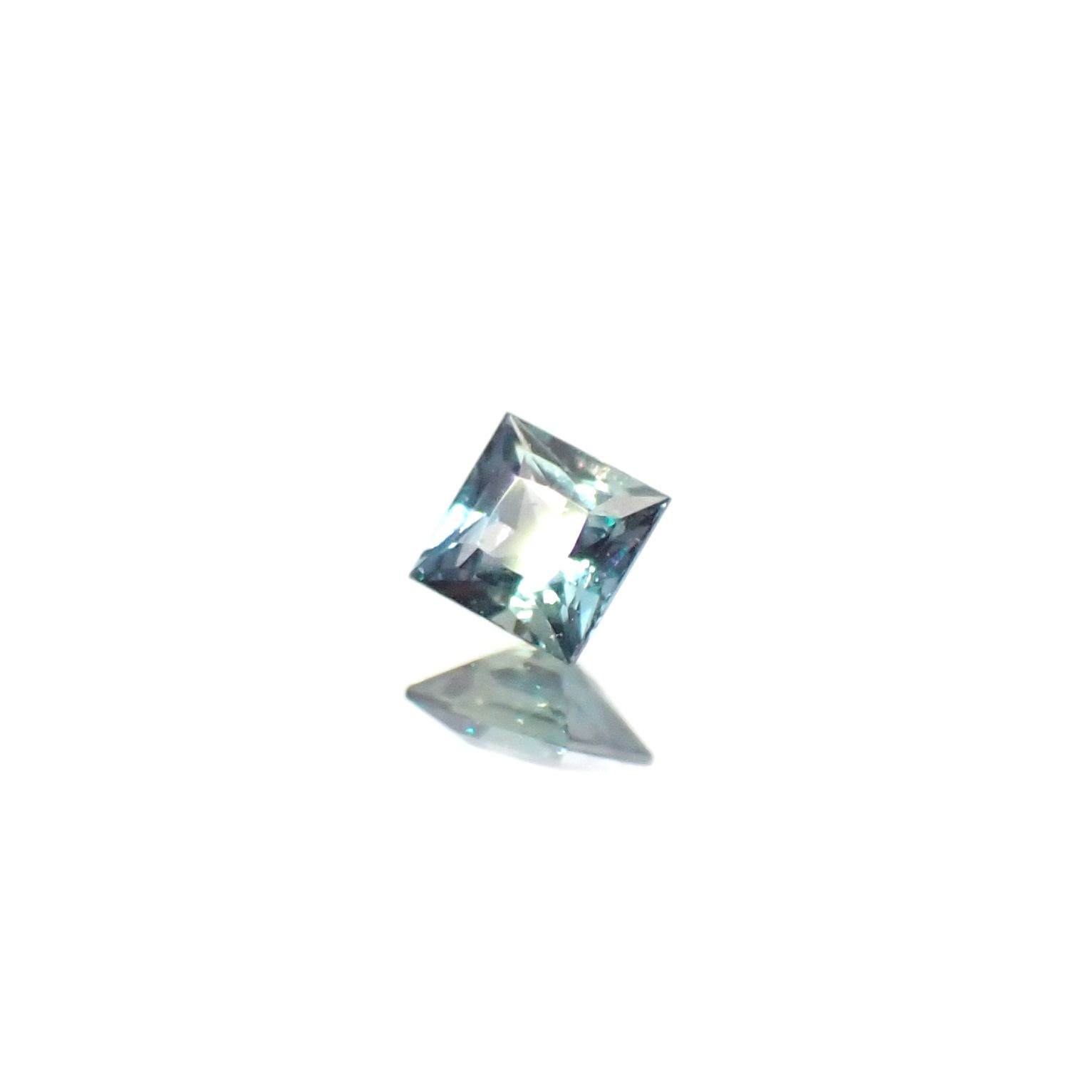 ◇プリンセスカット◇アレキサンドライト ブラジル産/EmeraldMains社製 0.083ct[240527593]2.4x2.4mm前後