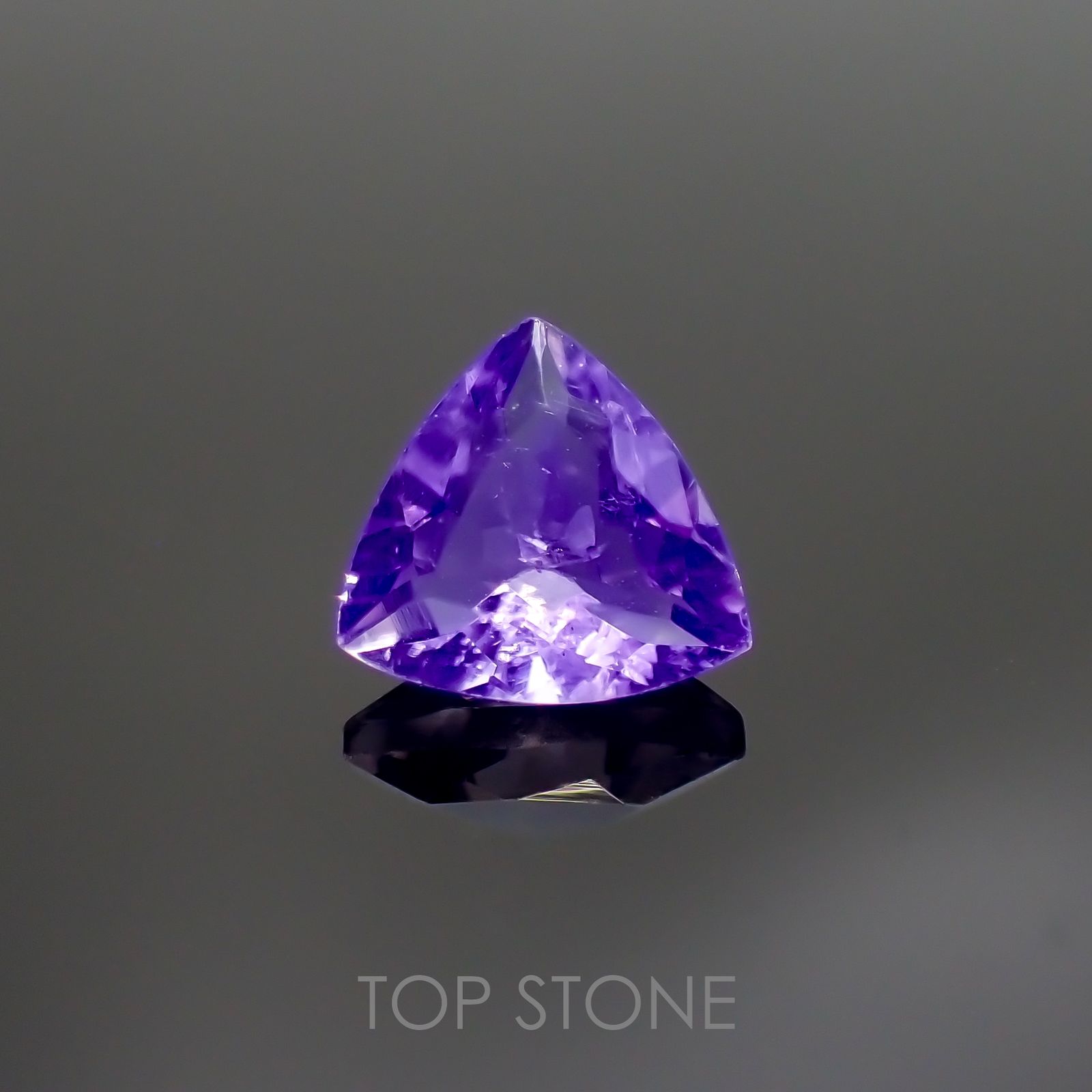 フローライト フルオレッセンス(宝石名フルオライト)イギリス・ロジャリー鉱山産 0.73ct 識別済[211113779]6x5.9mm前後