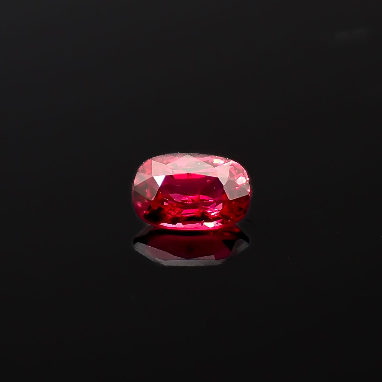 ジェダイスピネル(宝石名スピネル/別名ジェダイスピネル)ビルマ産 GUILD鑑付 0.41ct / 5.36x3.52mm前後 [260732538]