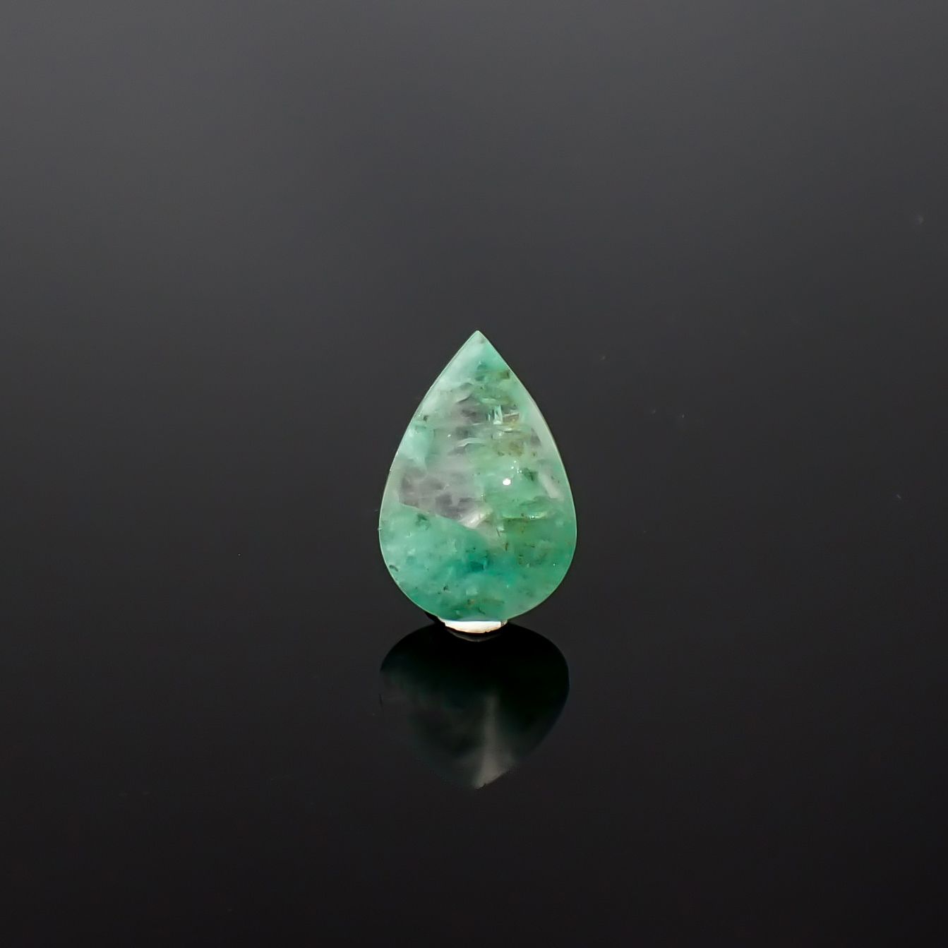エメラルドインクォーツ ブラジル産 2.64ct / 13.9x9.2mm前後 [260432033]