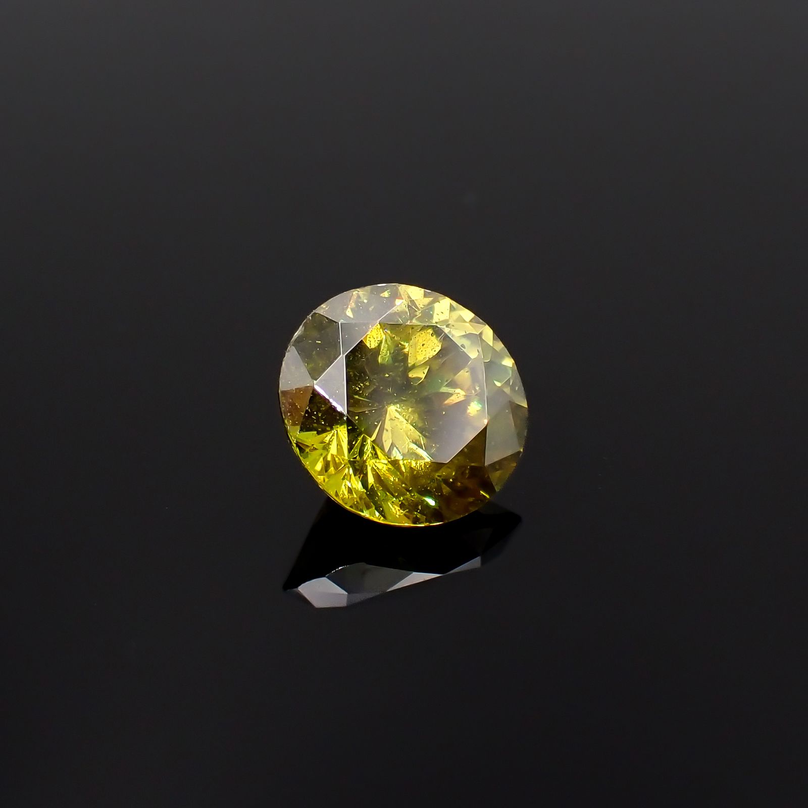 イエローグリーンスファレライト ブルガリア産 1.82ct[230421874]7.4x7.2mm前後