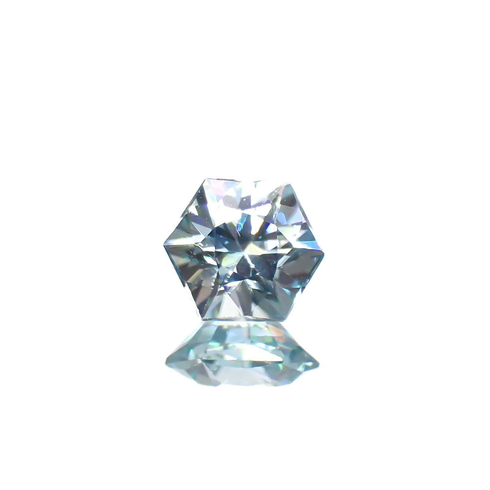 ◇ヘキサゴンカット◇アイスブルージルコン(宝石名ジルコン)カンボジア産 0.80ct 識別済[220716825]4.9x4.8mm前後