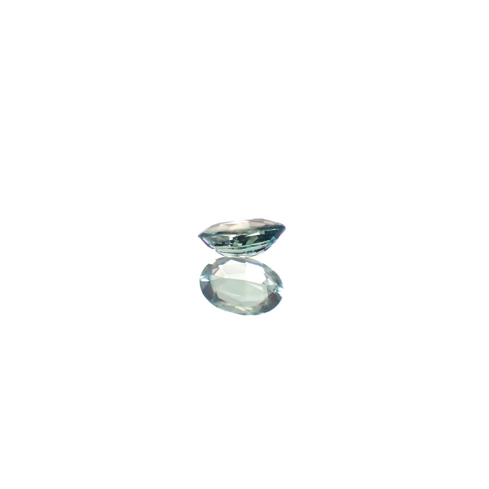 アレキサンドライト ブラジル産/EmeraldMains社製 0.10ct[240527585]3.4x2.5mm前後