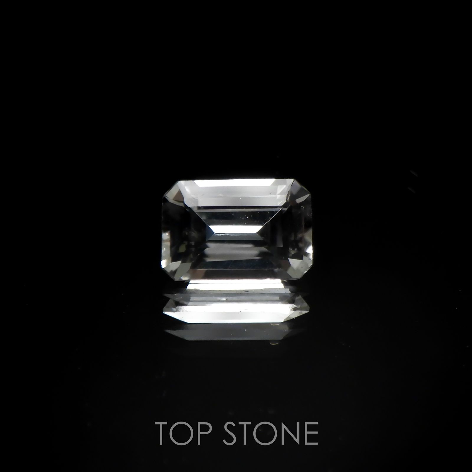 フェナカイト(宝石名フェナカイト)マダガスカル産 0.68ct 識別済[220817413]6.7x4.5mm前後