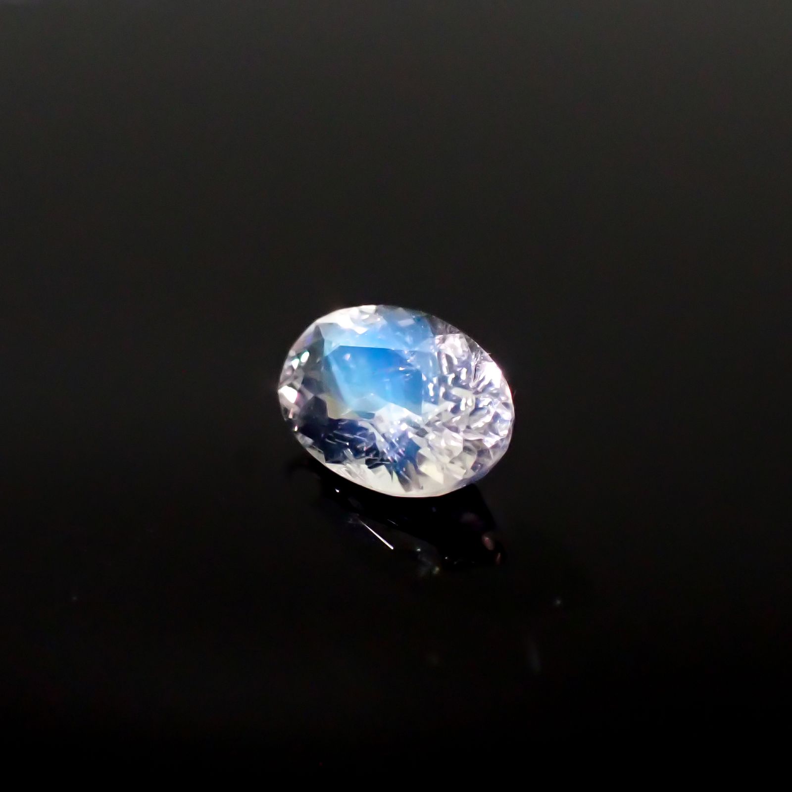 レインボームーンストーン ザンビア産 0.43ct[240828614]6.2x4.3mm前後