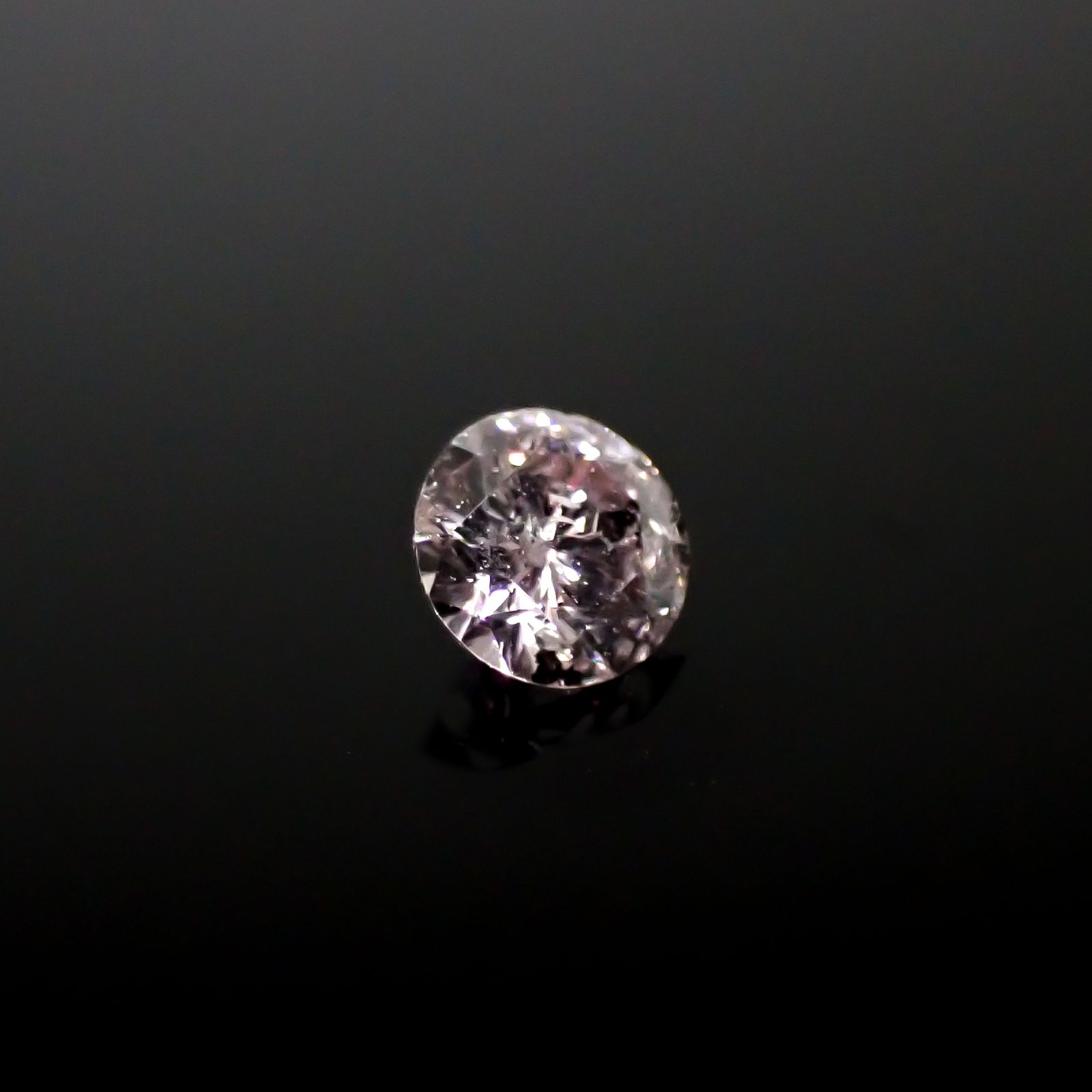 ピンクダイヤモンド(宝石名ダイアモンド I-1/FANCY LIGHT PURPLE PINK) 0.144ct ソ付(CGL)[240928975]3.4x3.44mm前後