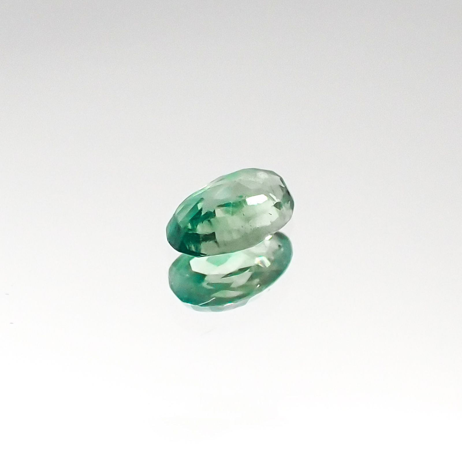 アレキサンドライト(宝石名アレキサンドライト) インド産 0.15ct 識別済[20095559]3.9×2.5mm前後