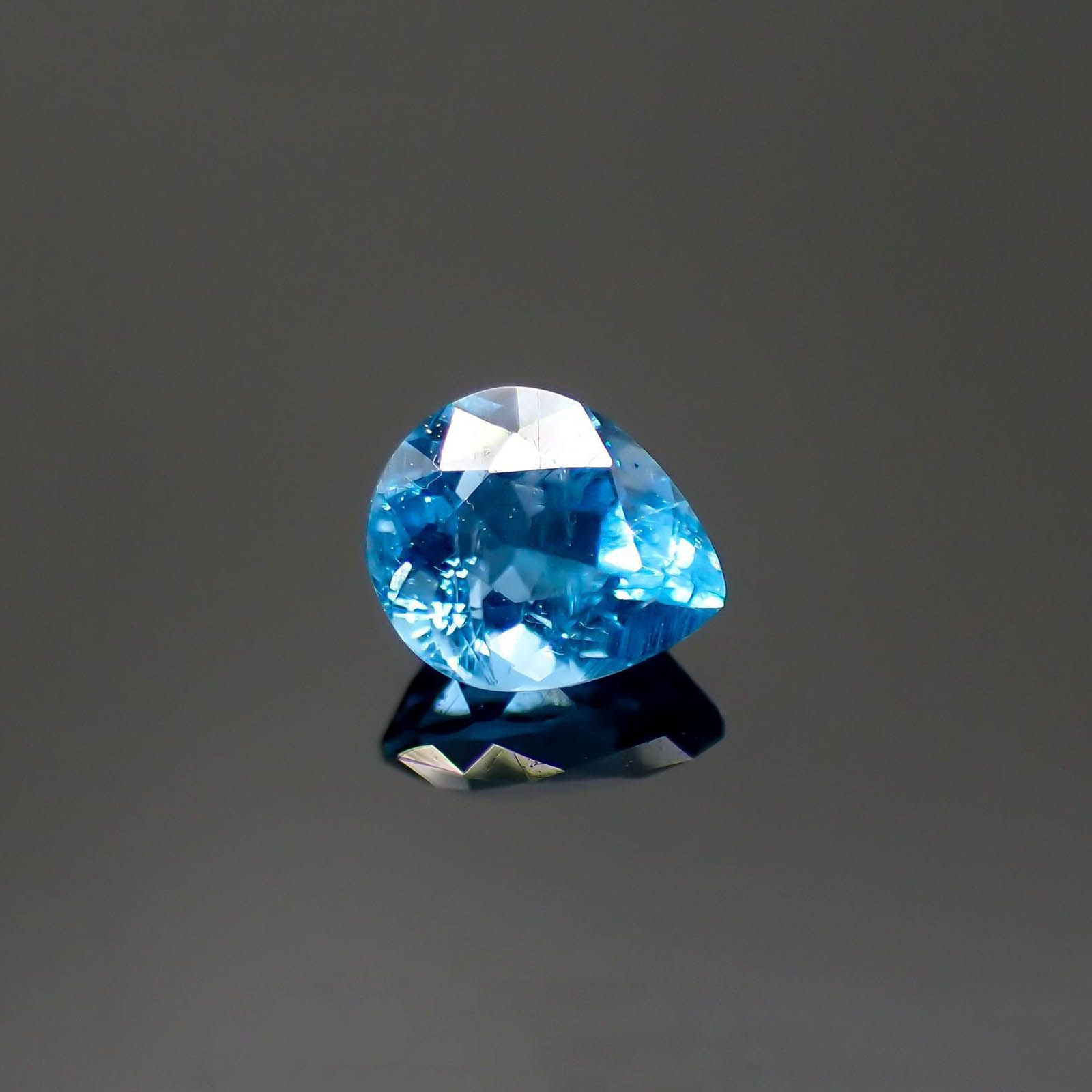 アウイナイト フルオレッセンス(宝石名アウイナイト)ドイツ産 0.28ct 識別済[250917694]4.9x4.1mm前後