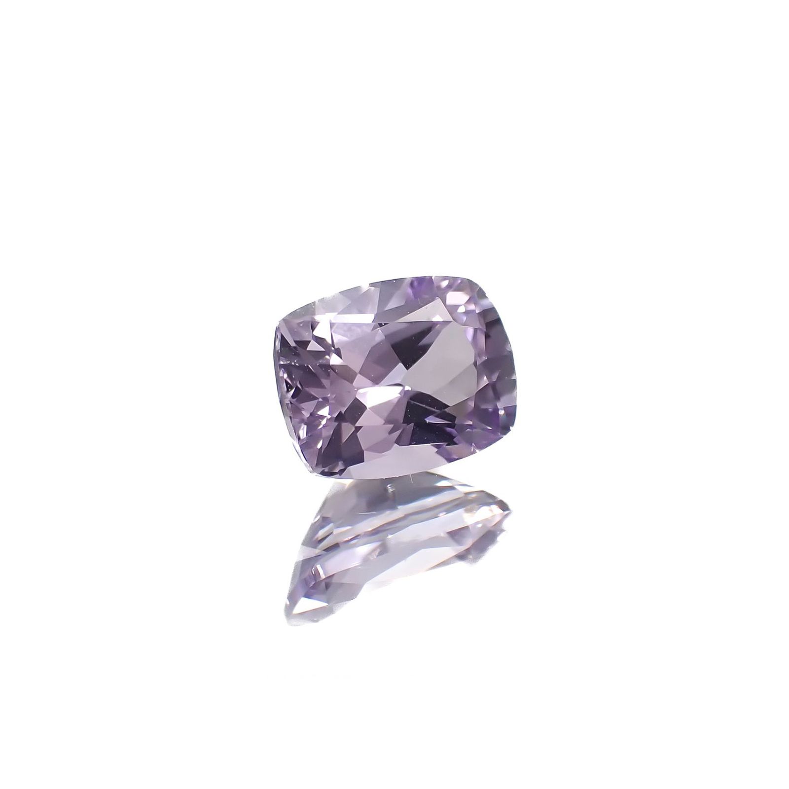 ラベンダーサファイア(宝石名サファイア)スリランカ/マダガスカル産 識別済 0.90ct / 6.2x4.7mm前後 [220817464]