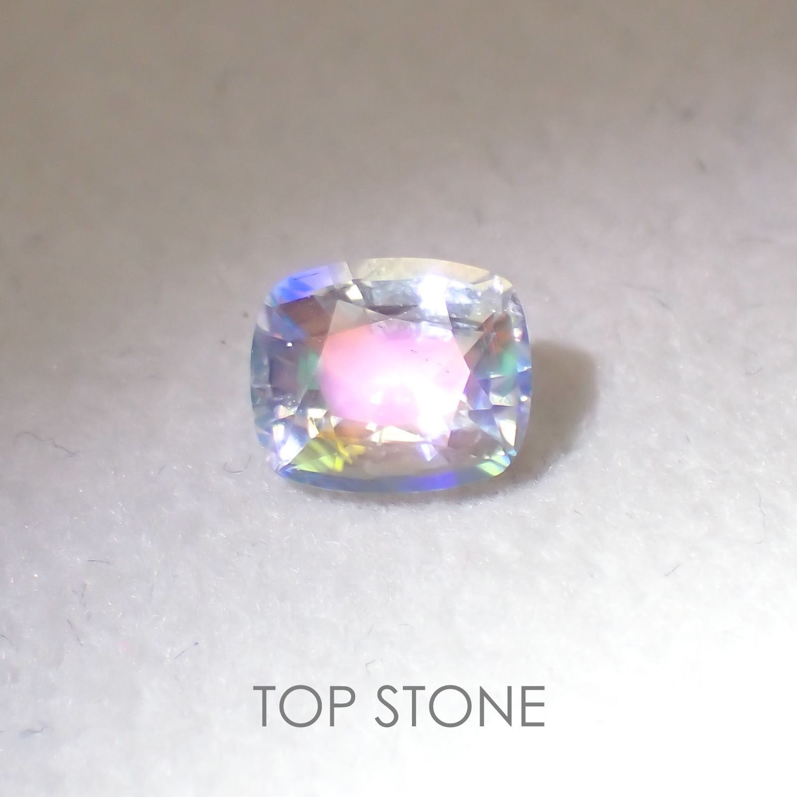 レインボームーンストーン(アンデシンラブラドライト) マダガスカル産 ルース 0.87ct[210310128]6.6×5.5mm前後