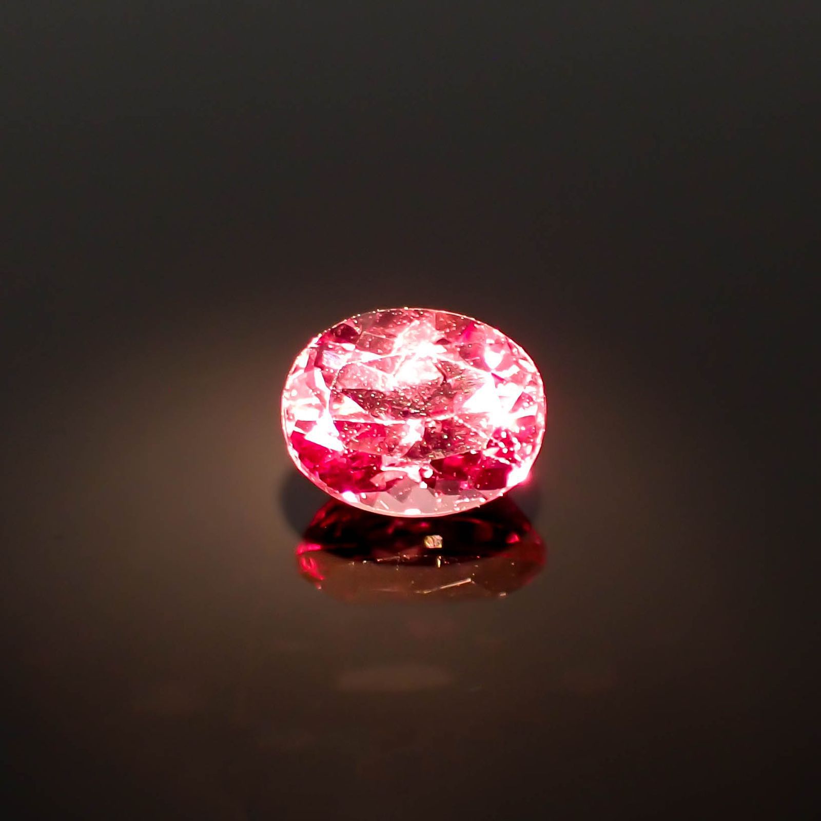カラーシフトマラヤガーネット(宝石名ガーネット)タンザニア産 0.85ct 識別済[230120274]5.9x4.7mm前後