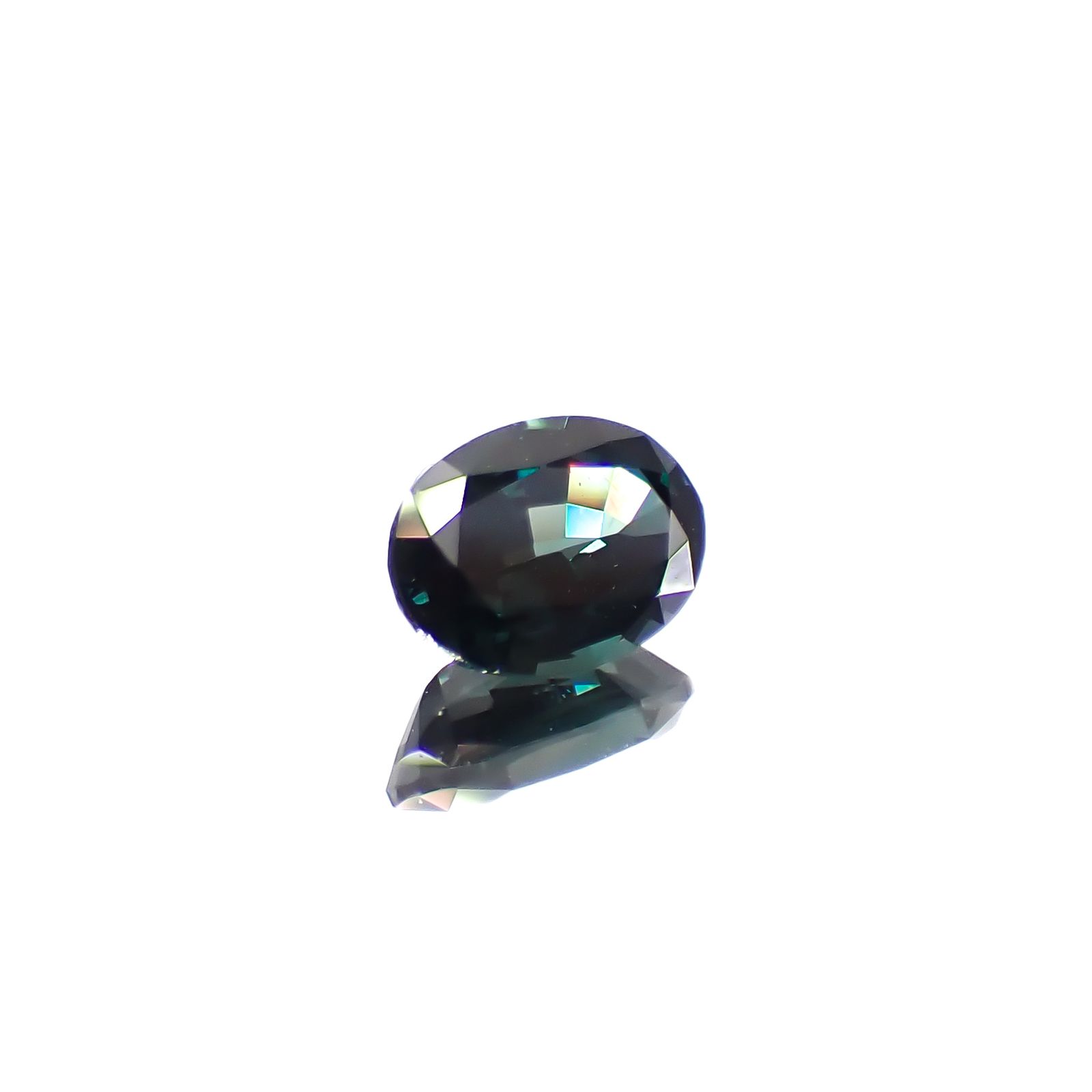 ベキリーブルーガーネット（カラーチェンジガーネット アレキタイプ） マダガスカル・ベキリー産 0.83ct [241029377]6.6x4.7mm前後