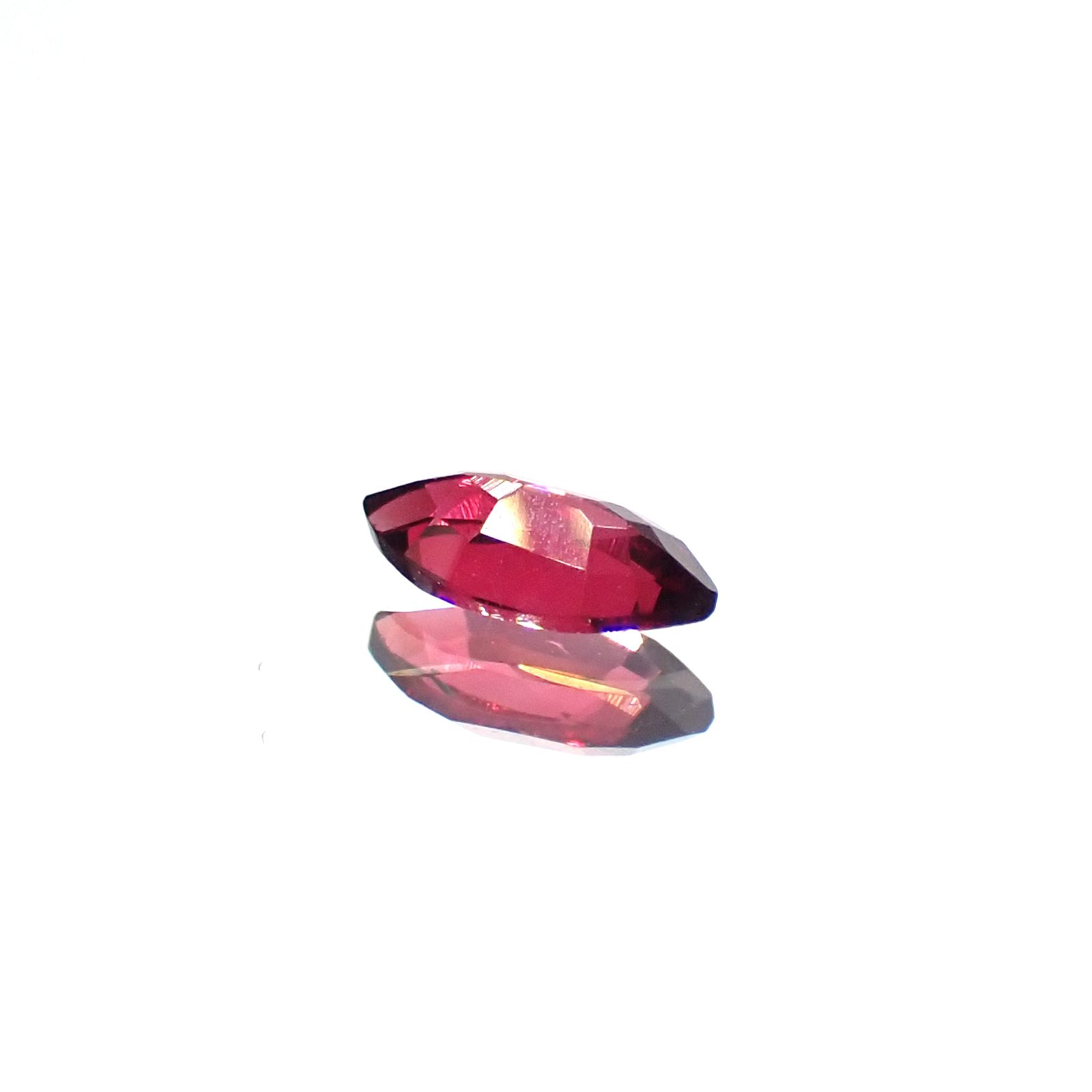 レッドスピネル(宝石名レッド・スピネル)タンザニア産 0.13ct 識別済[231124098]4.7x2.5mm前後