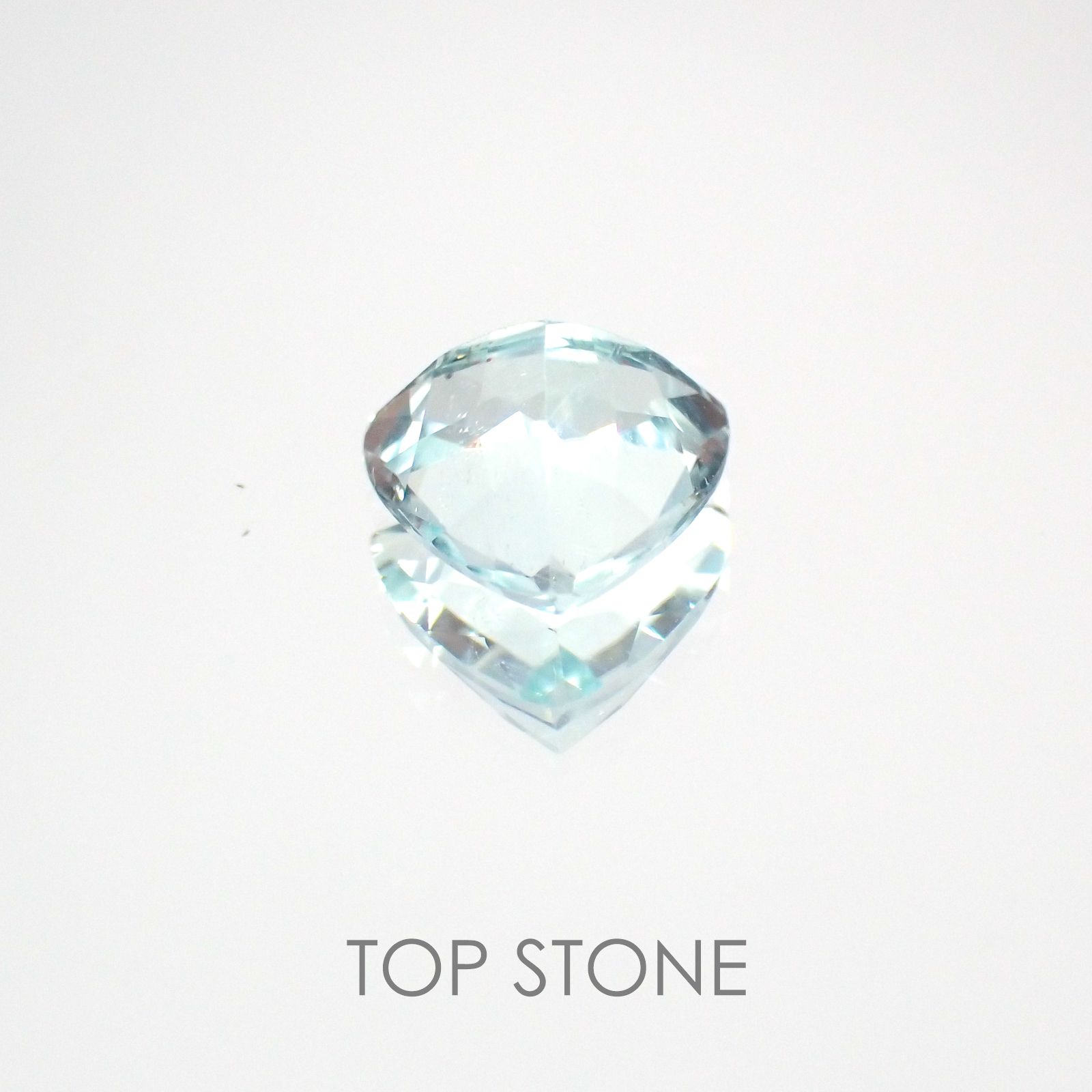 アンブリゴナイト/モンテブラサイト マダガスカル産 ルース 0.9ct[21018018]6.5×6.5mm前後