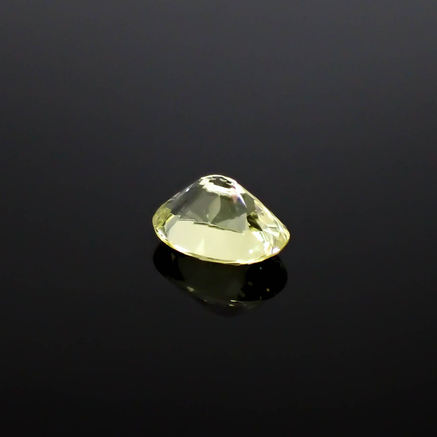 クリソベリル(宝石名イエロー・クリソベリル)スリランカ/マダガスカル産 1.605ct ソ付(彩珠)[250530414]8x5.9mm前後
