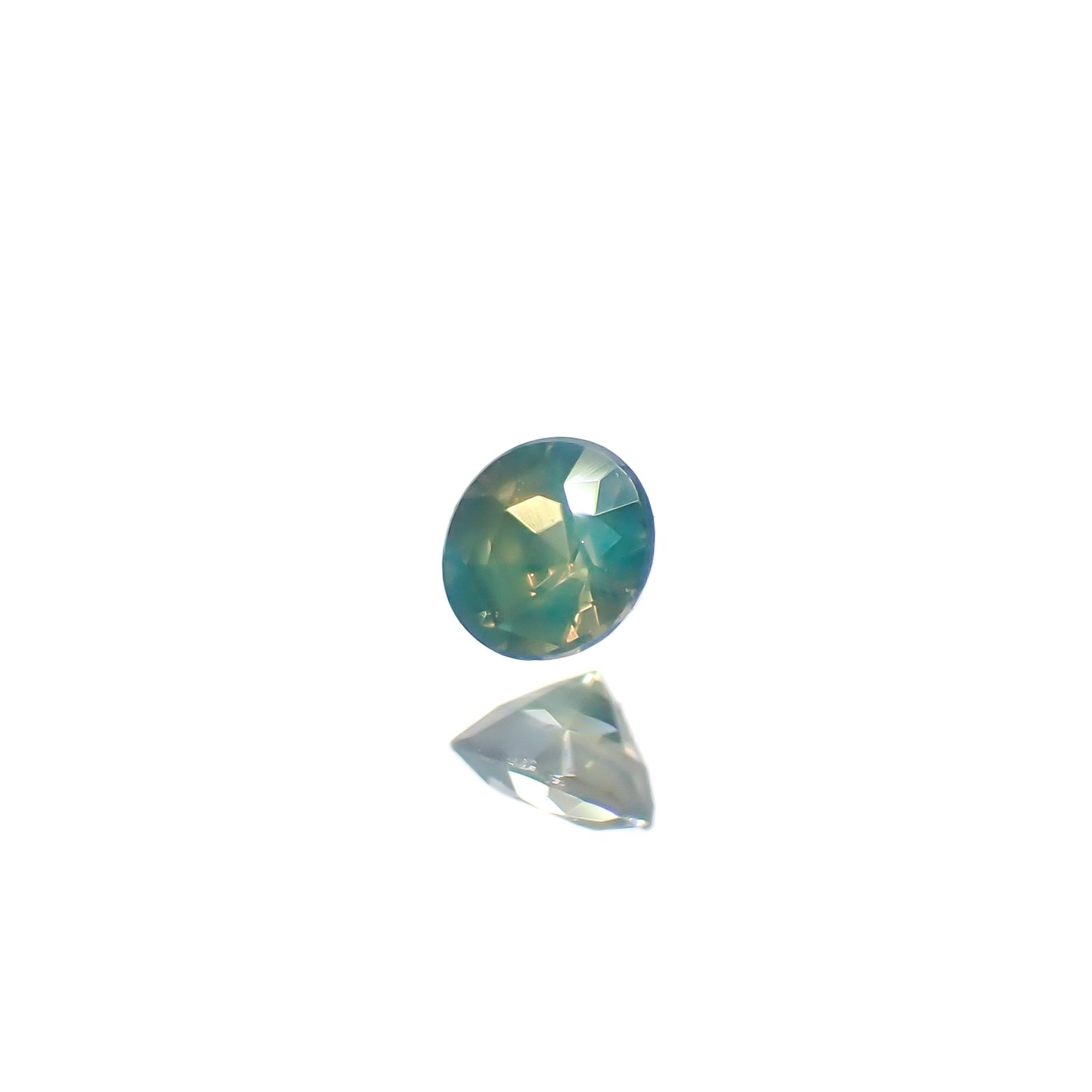 シルキーアレキサンドライト ブラジル産/EmeraldMains社製 0.048ct[240527618]2.2x2.2mm前後