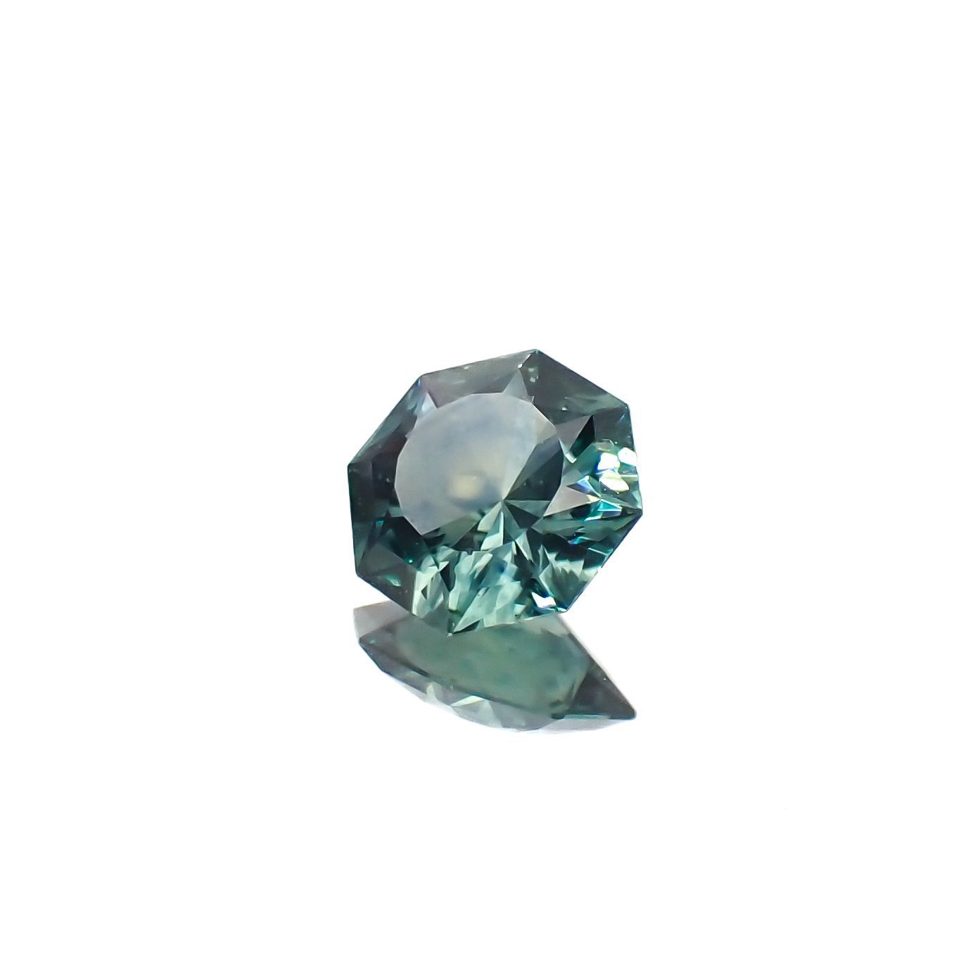 ◇オクタゴンカット◇モンタナサファイア アメリカ・モンタナ州産 0.65ct[230220557]5.6x5.5mm前後