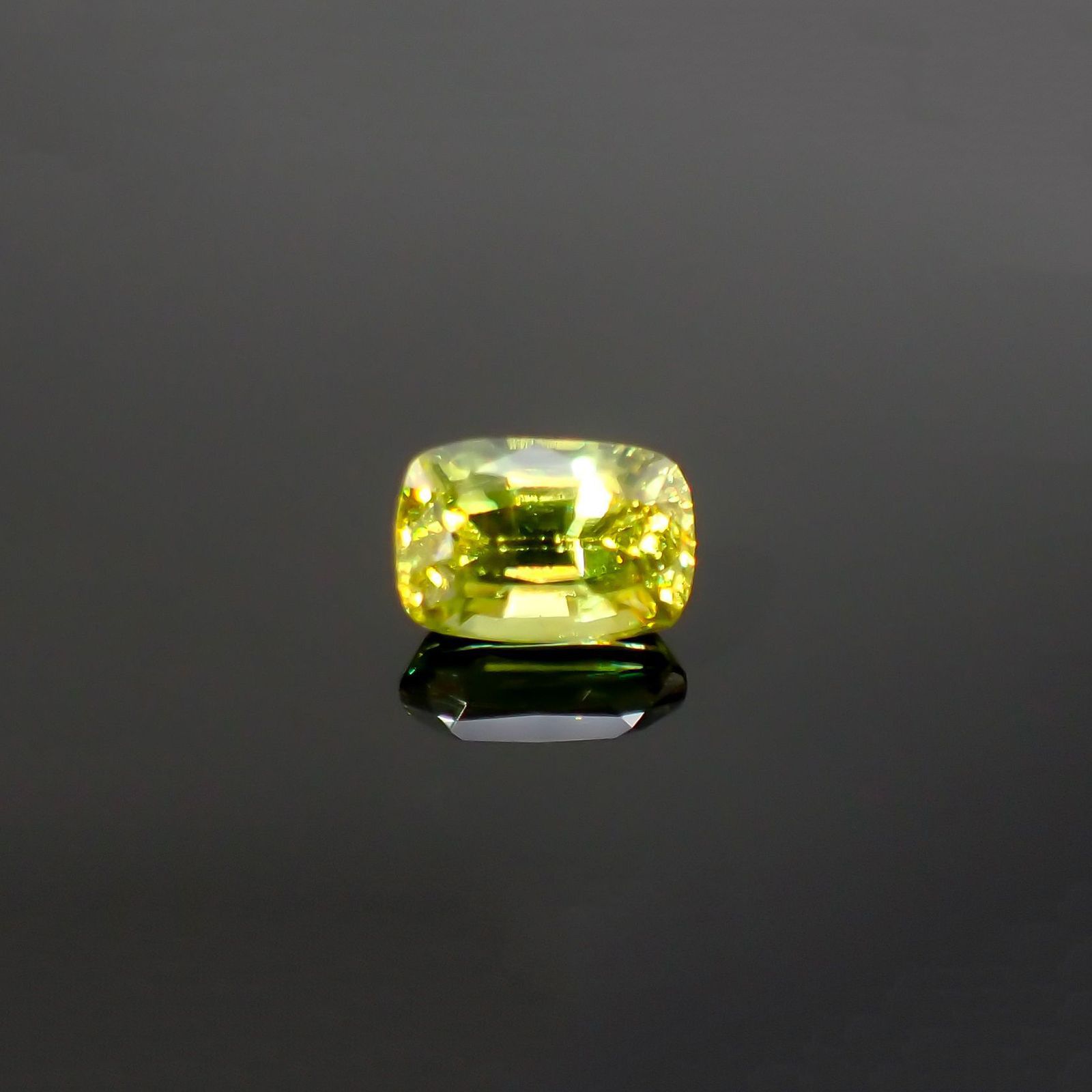 スフェーン(宝石名スフェーン) マダガスカル産 1.380ct ソ付(彩珠)[210712177]7.5×5.1mm前後